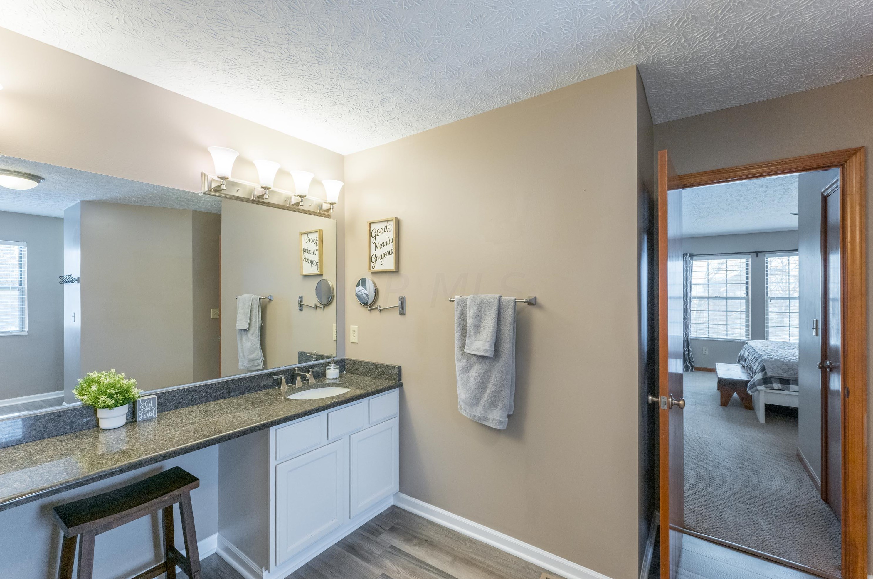 945 Leaflock Ct, Columbus OH exterior