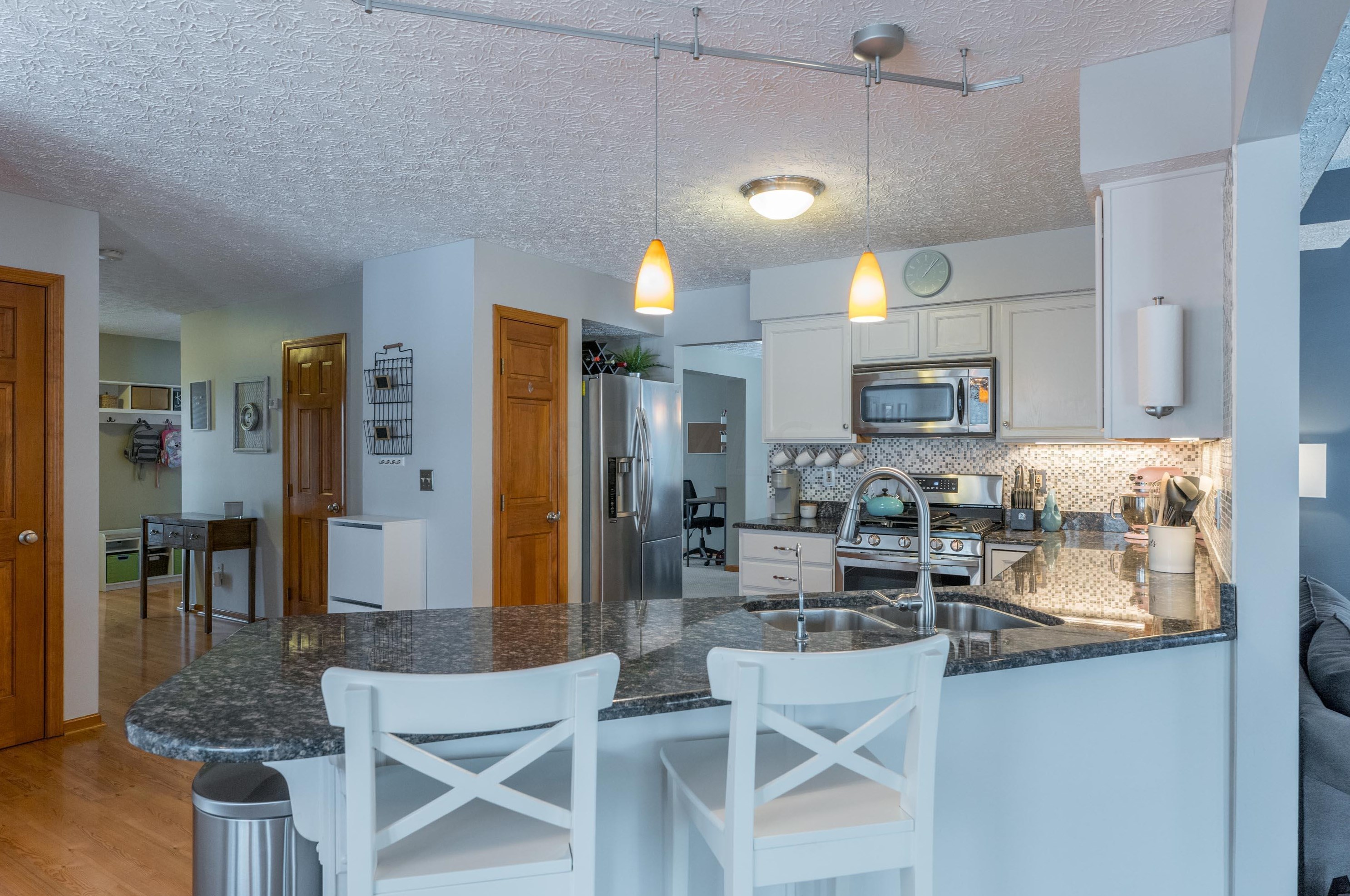 945 Leaflock Ct, Columbus OH exterior