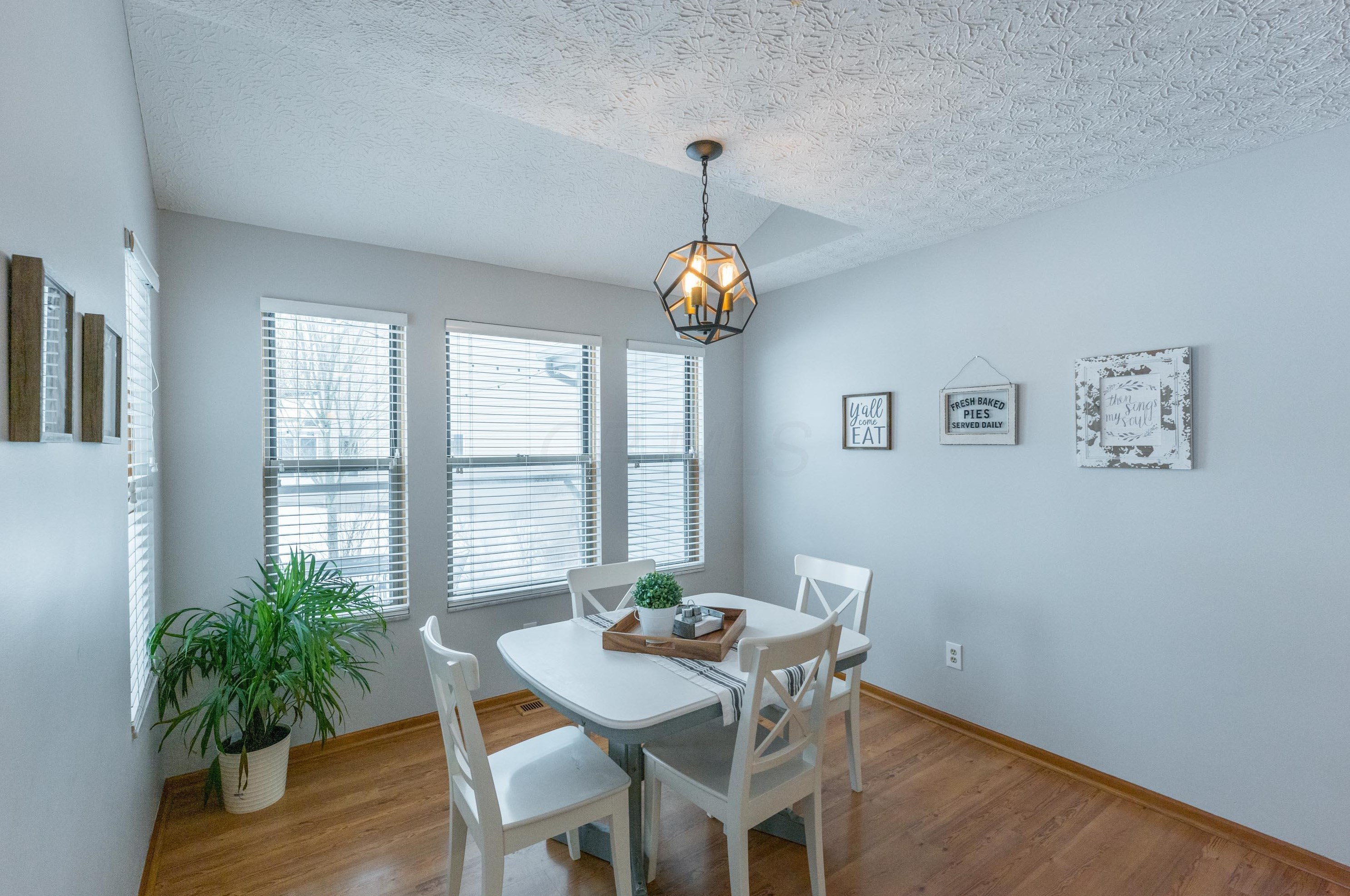 945 Leaflock Ct, Columbus OH exterior