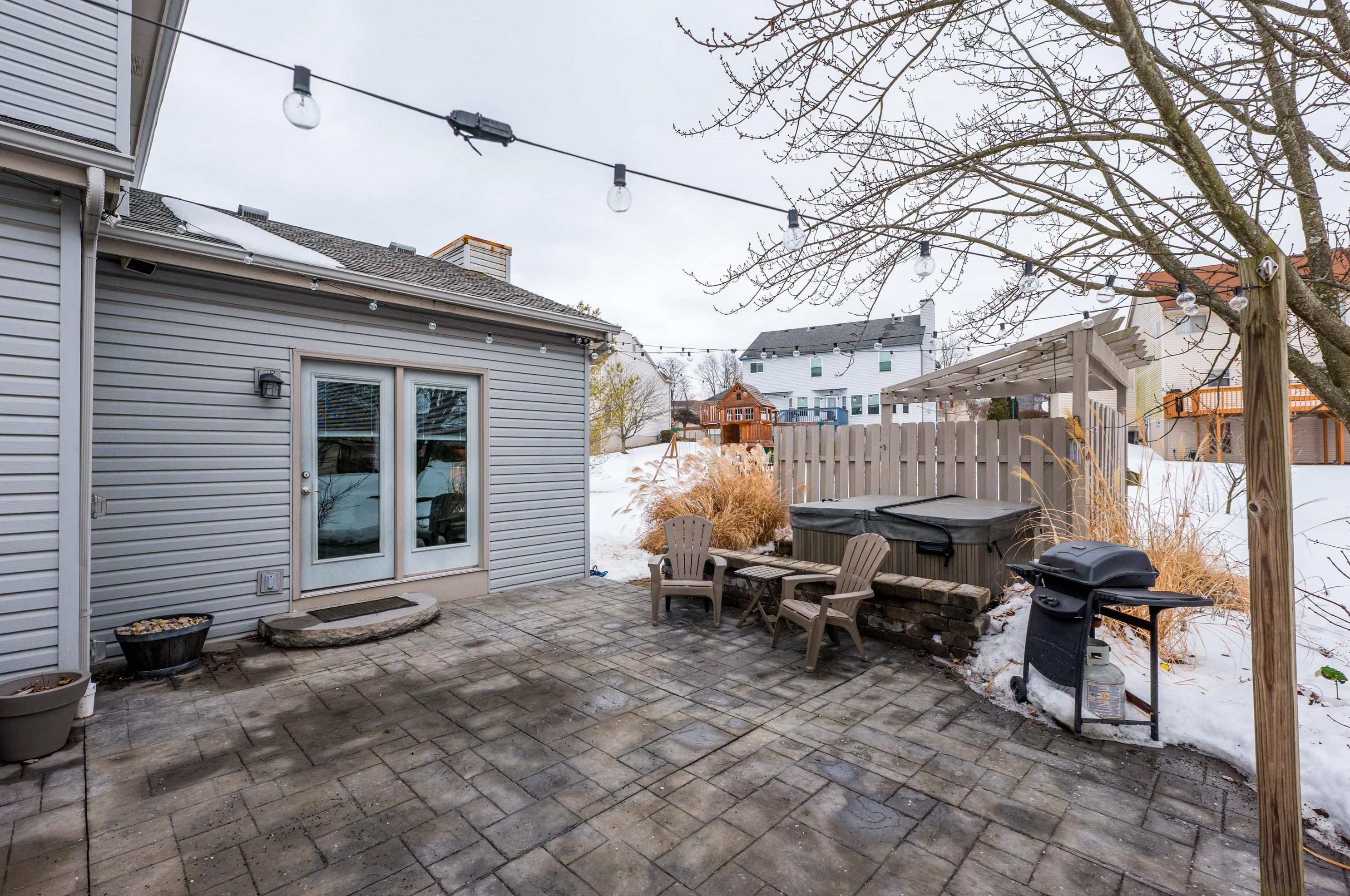 945 Leaflock Ct, Columbus OH exterior