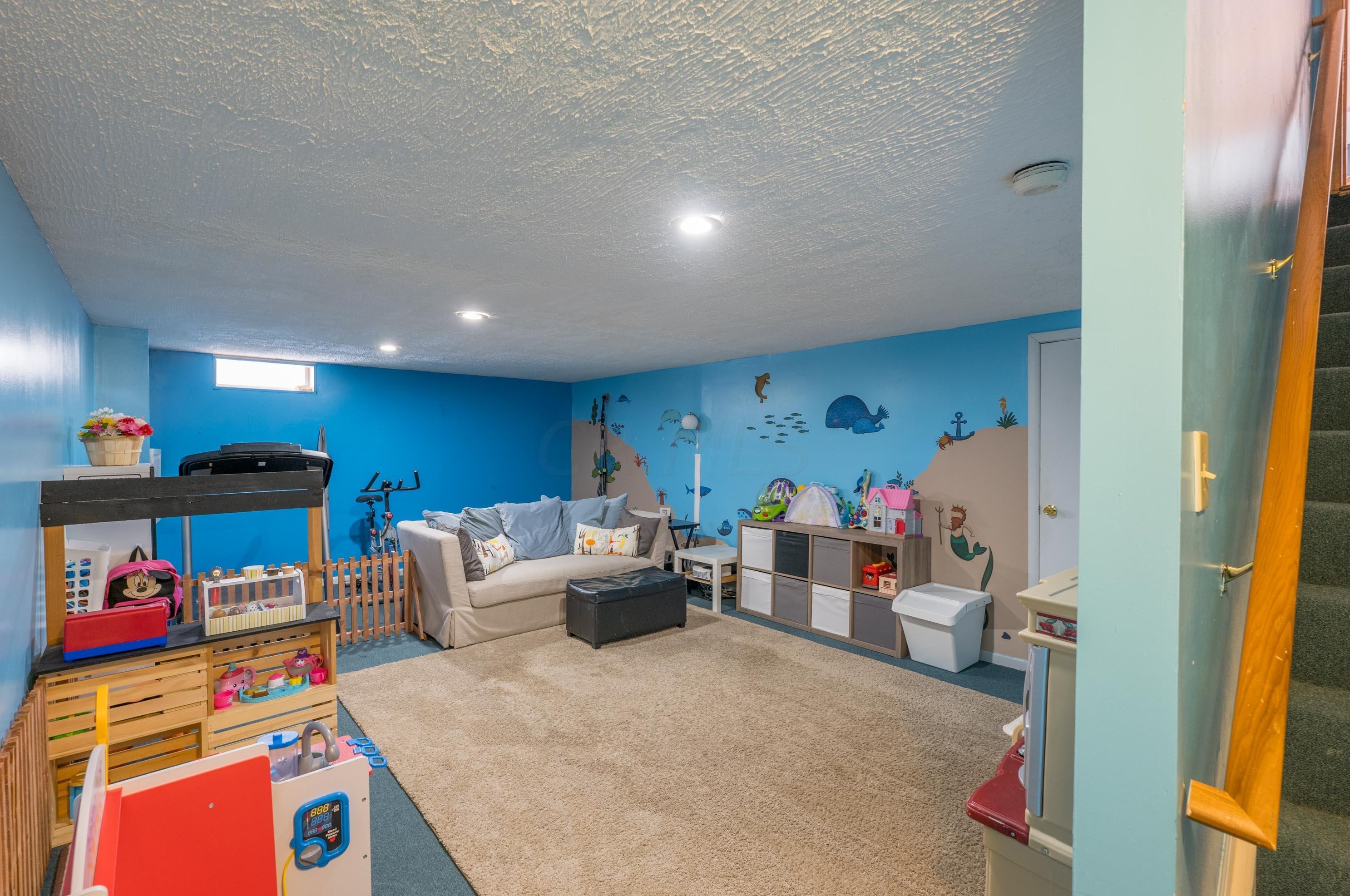 945 Leaflock Ct, Columbus OH exterior