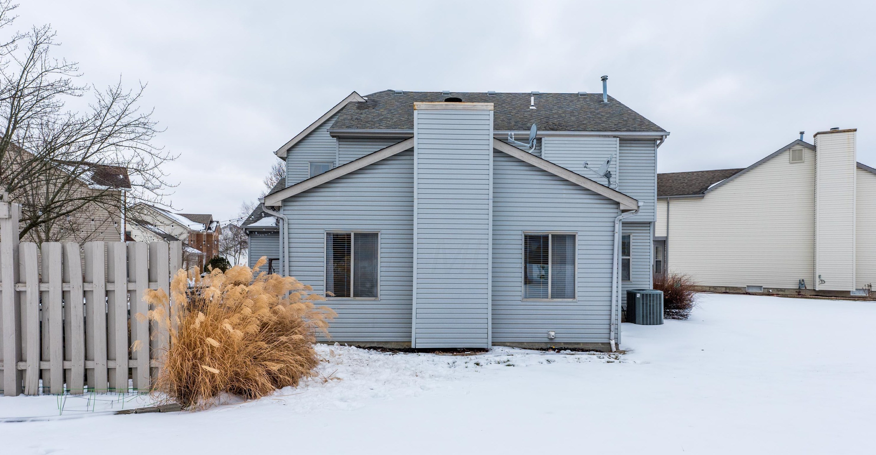 945 Leaflock Ct, Columbus OH exterior