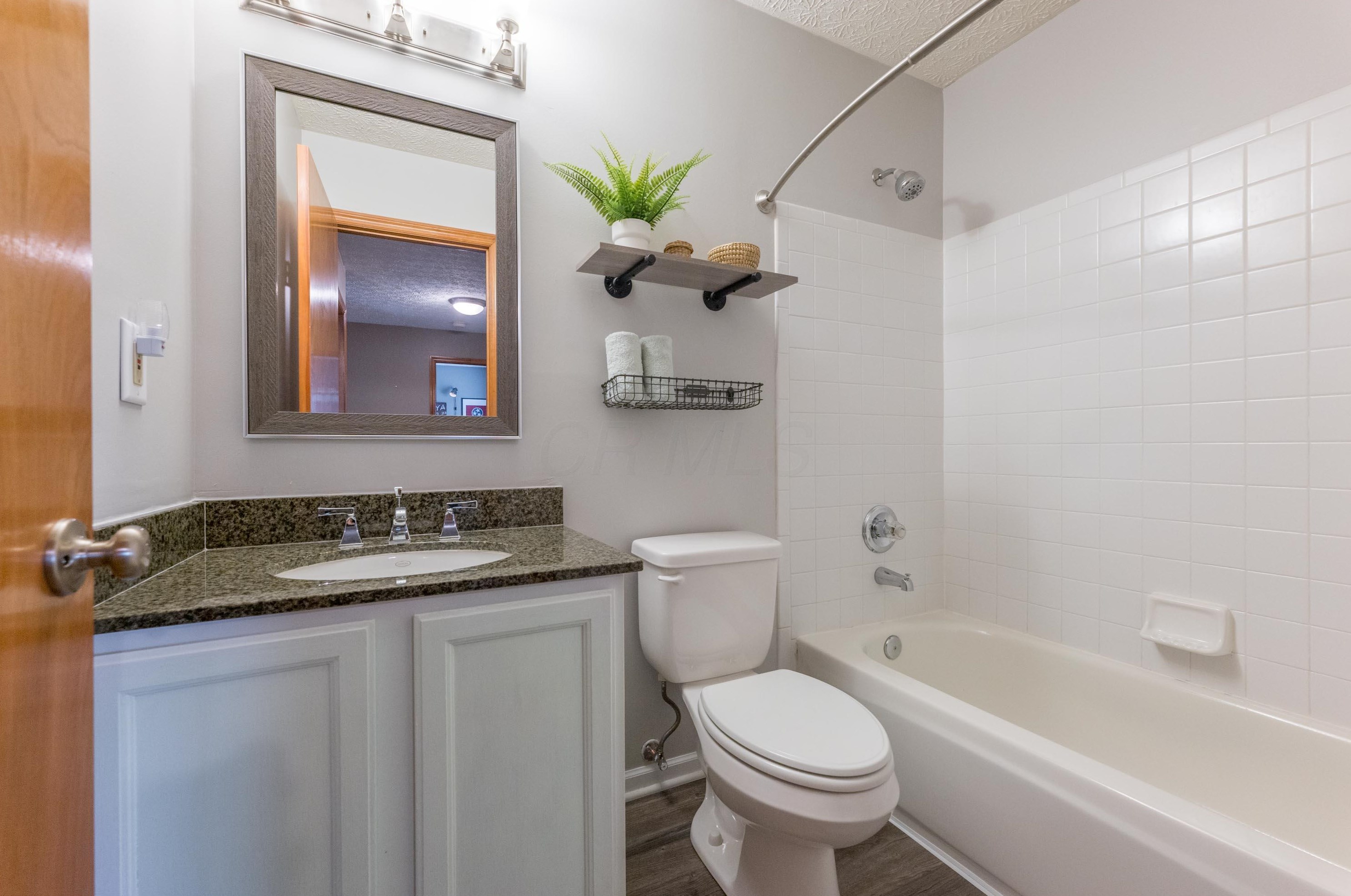 945 Leaflock Ct, Columbus OH exterior