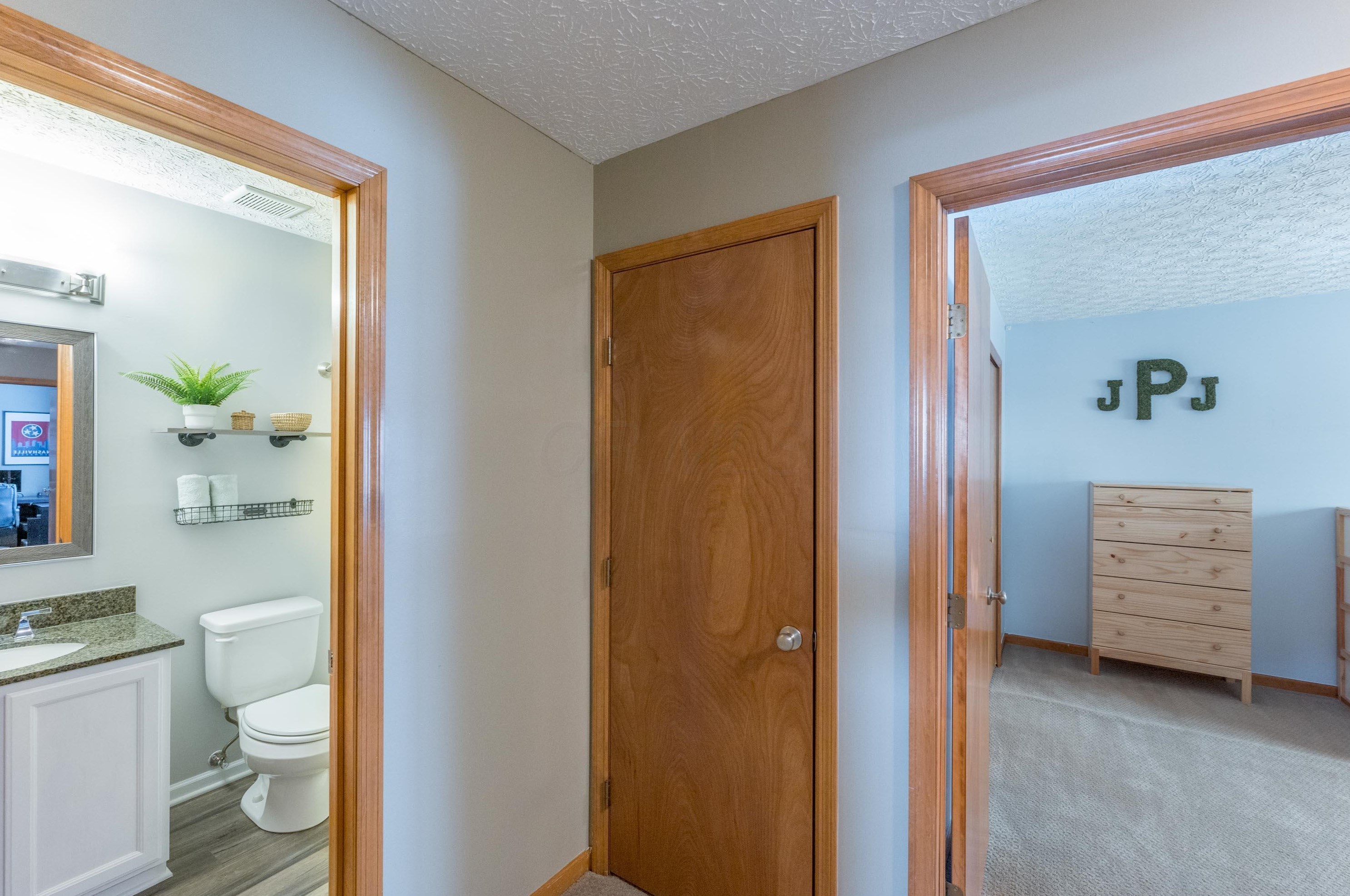 945 Leaflock Ct, Columbus OH exterior