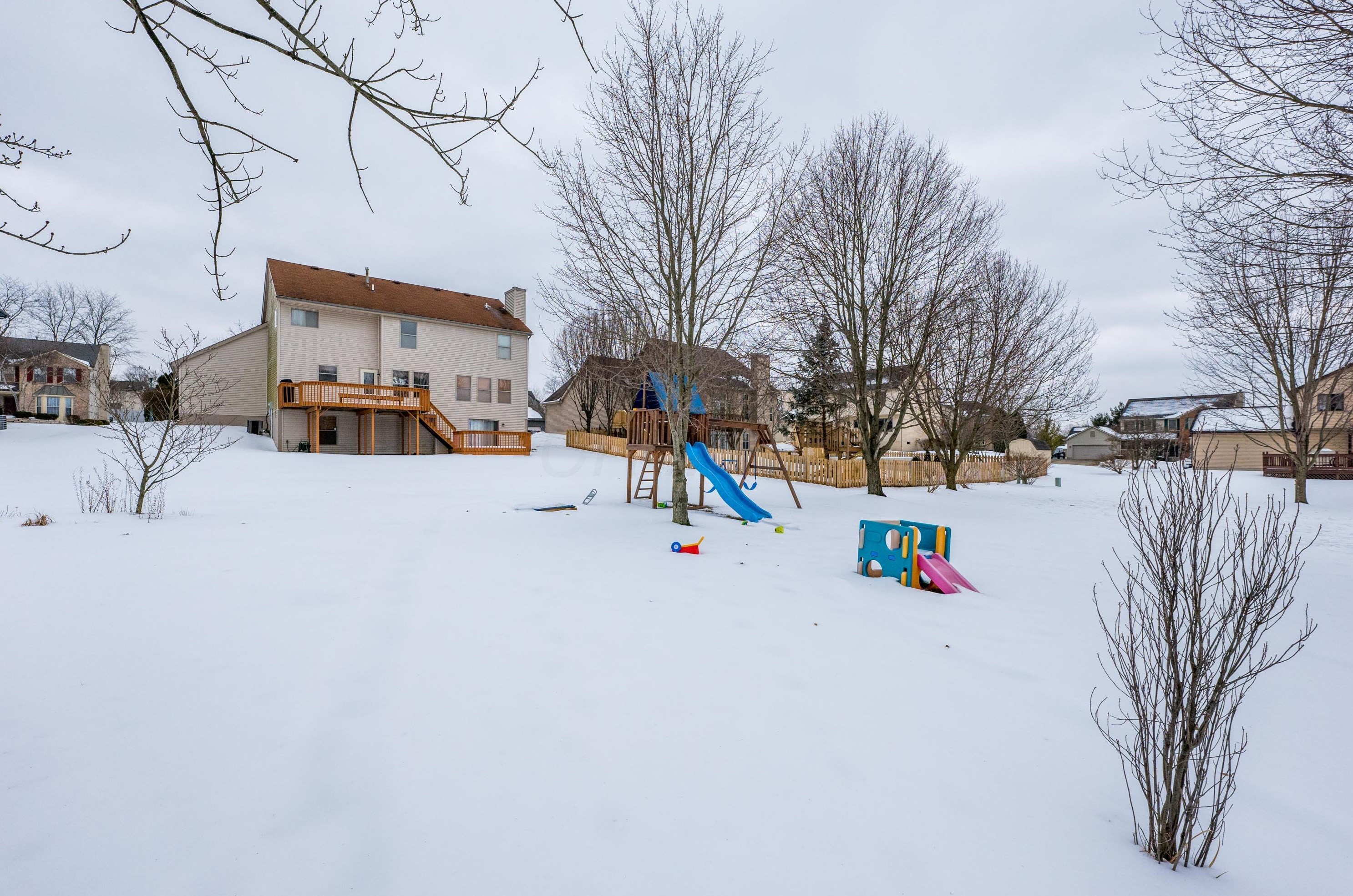 945 Leaflock Ct, Columbus OH exterior