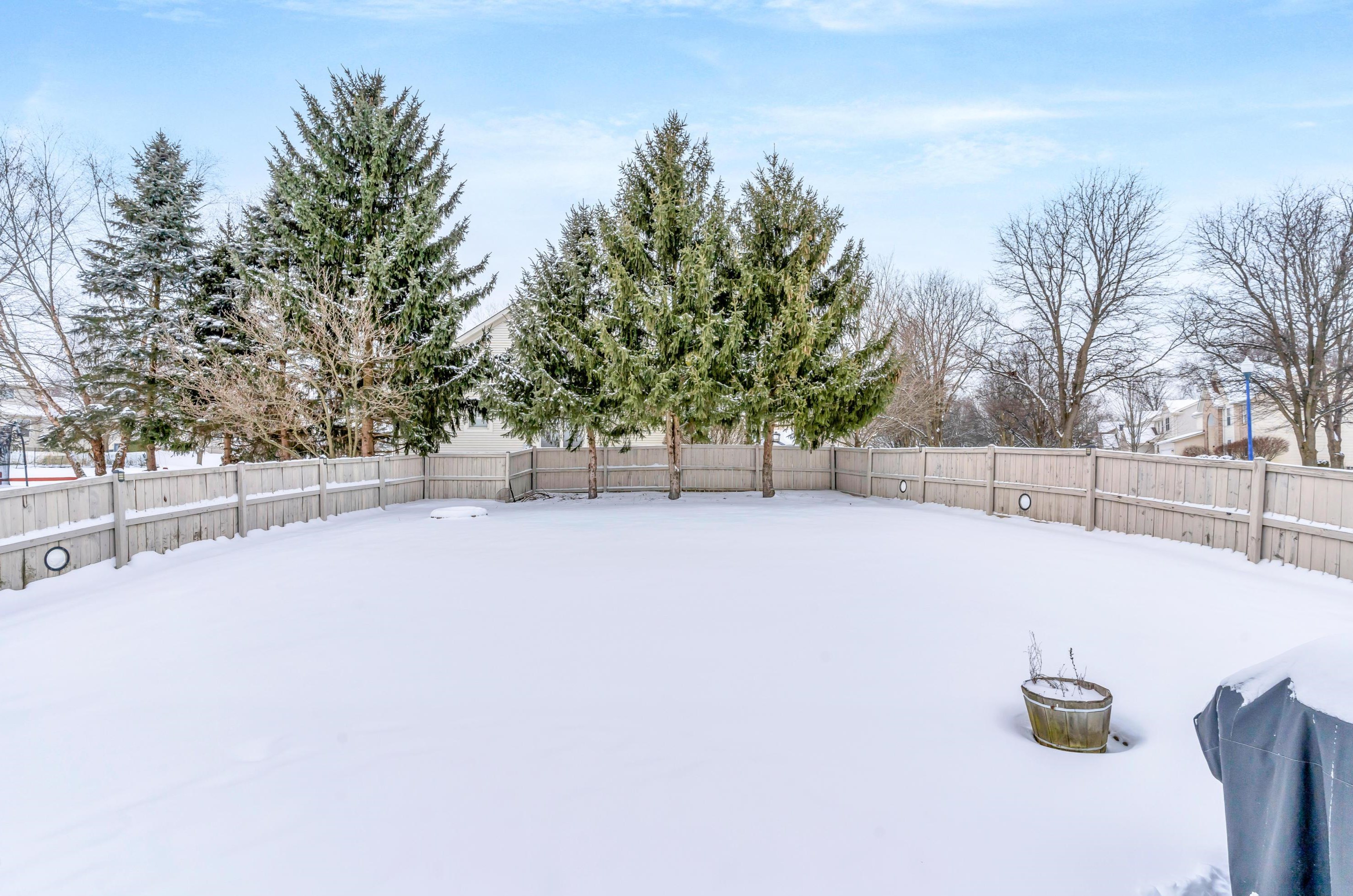 1099 Caroway Blvd, Columbus OH 43230-3217 exterior