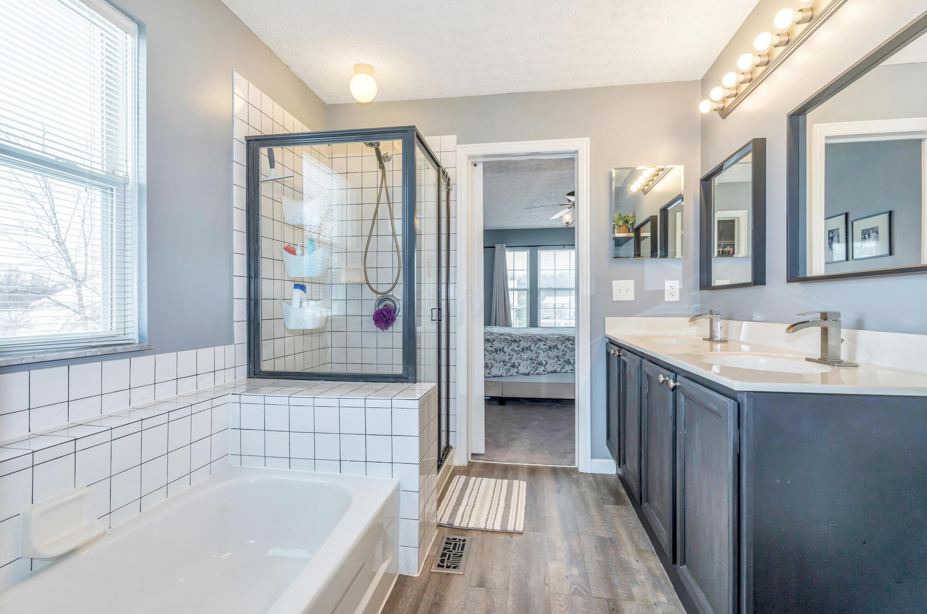 1099 Caroway Blvd, Columbus OH 43230-3217 exterior