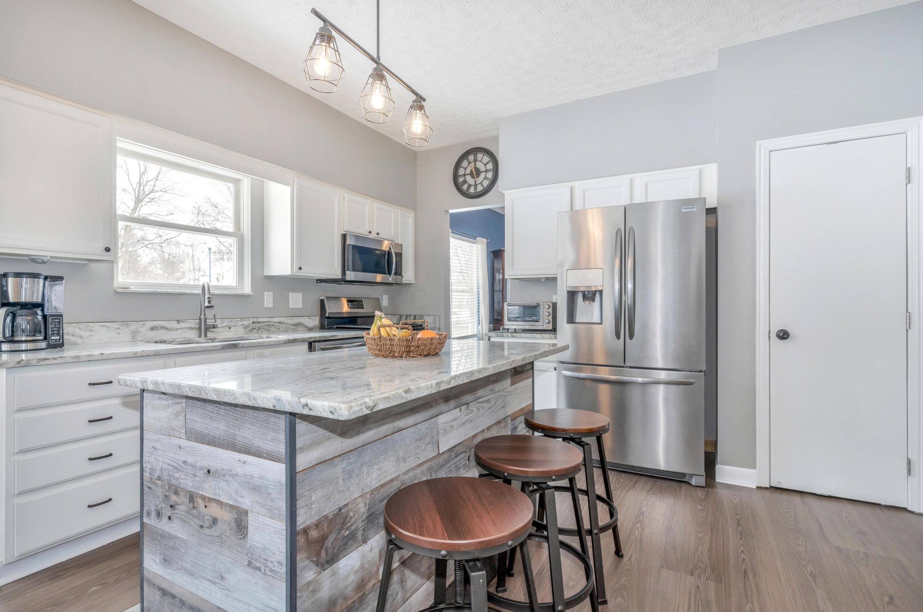 1099 Caroway Blvd, Columbus OH 43230-3217 exterior