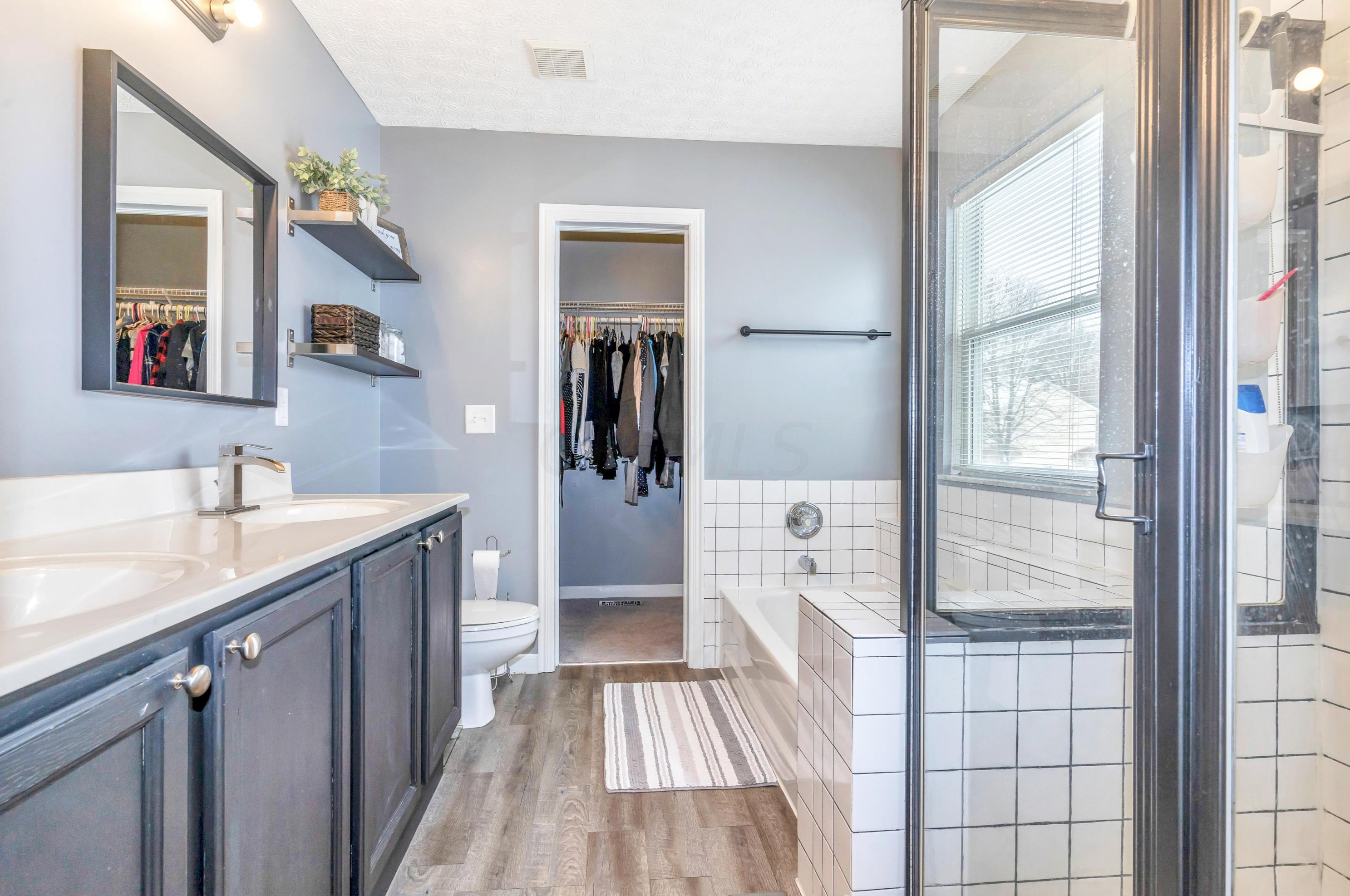 1099 Caroway Blvd, Columbus OH 43230-3217 exterior