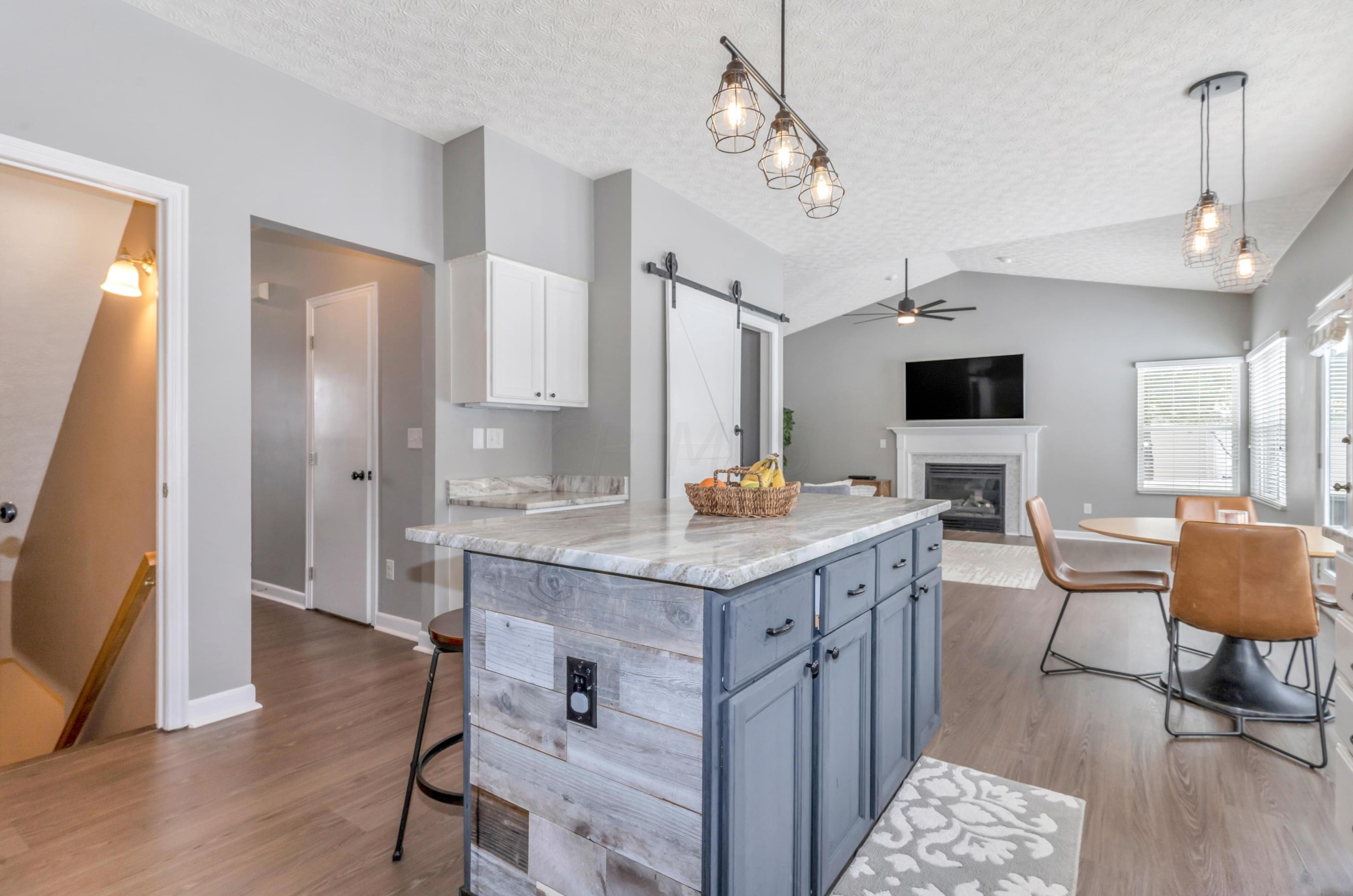 1099 Caroway Blvd, Columbus OH 43230-3217 exterior