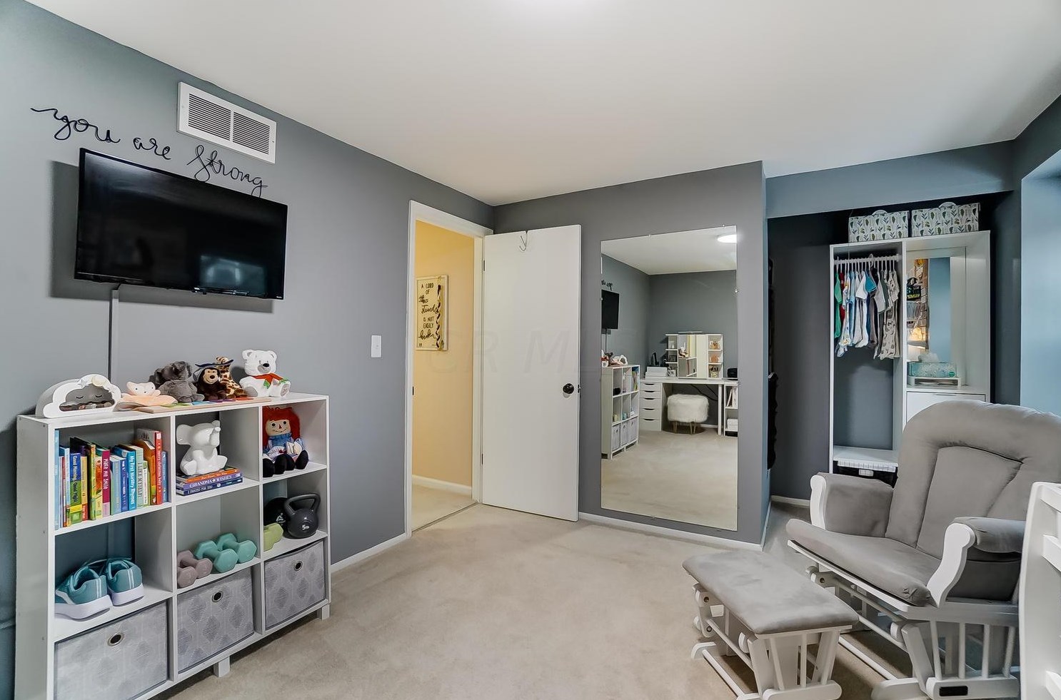 614 Dlyn St, Columbus OH 43228-2516 exterior