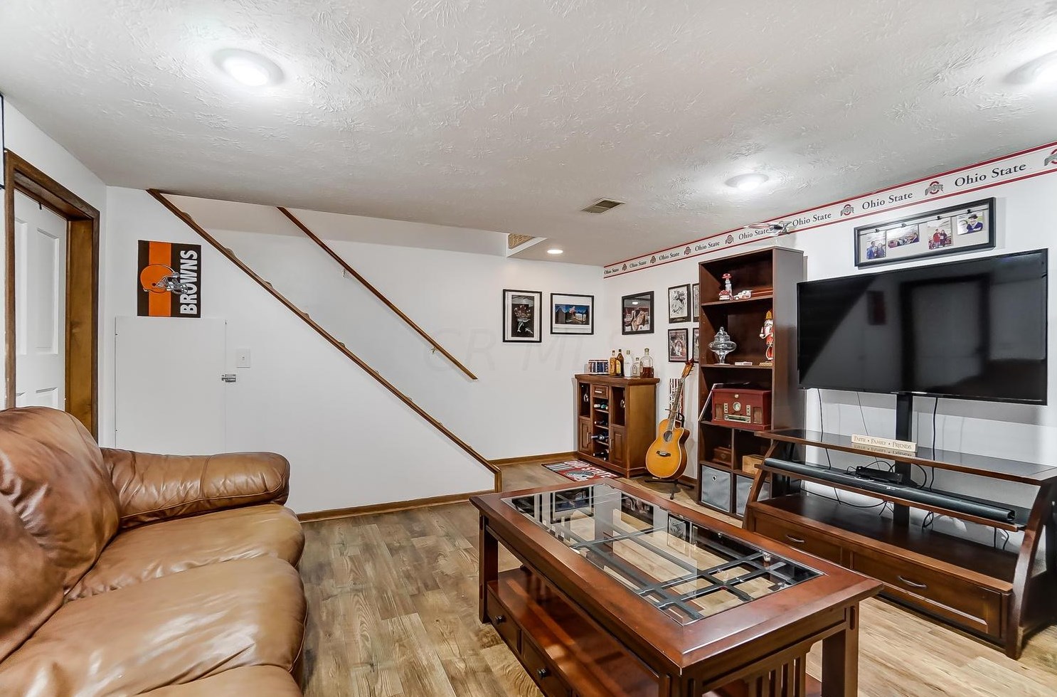 614 Dlyn St, Columbus OH 43228-2516 exterior