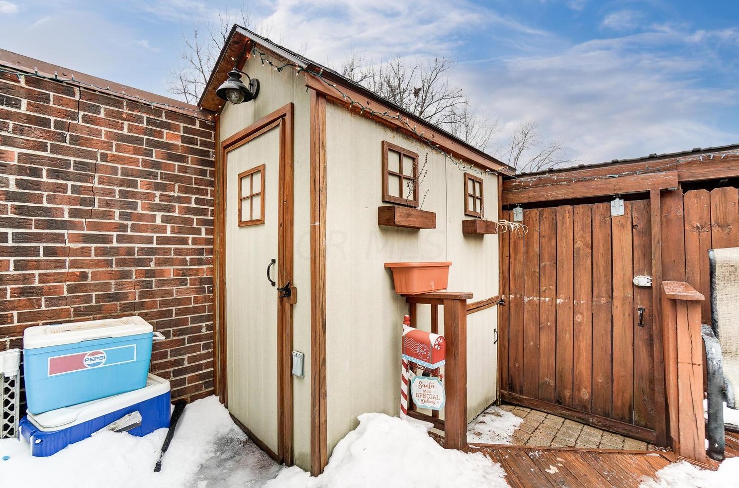 614 Dlyn St, Columbus OH 43228-2516 exterior