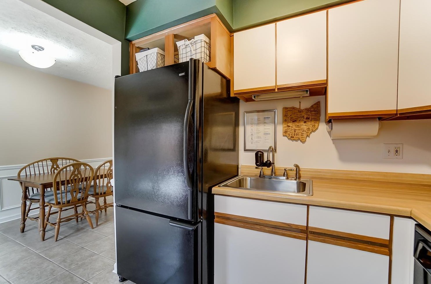 614 Dlyn St, Columbus OH 43228-2516 exterior