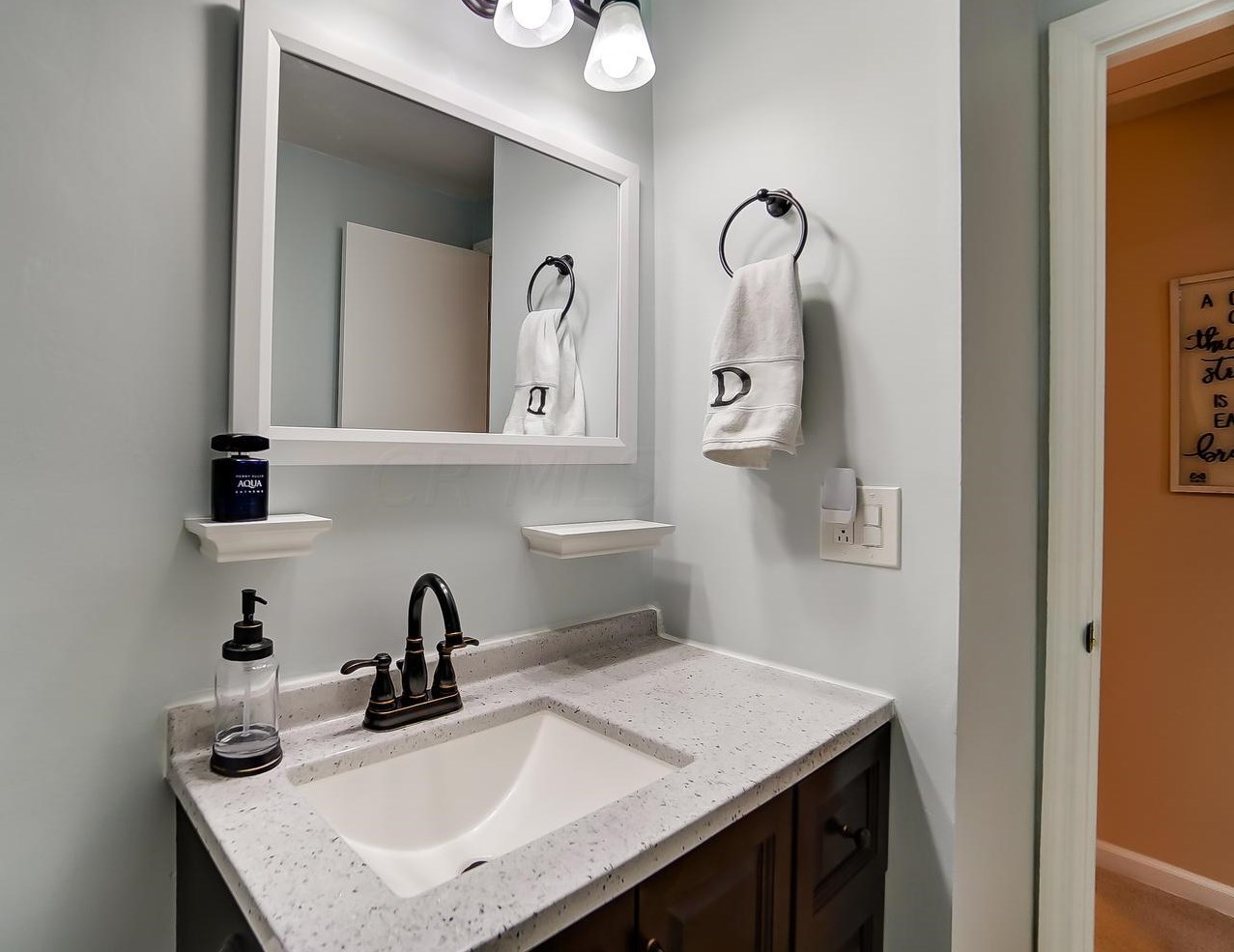 614 Dlyn St, Columbus OH 43228-2516 exterior