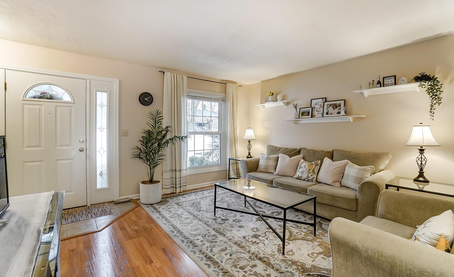 614 Dlyn St, Columbus OH 43228-2516 exterior