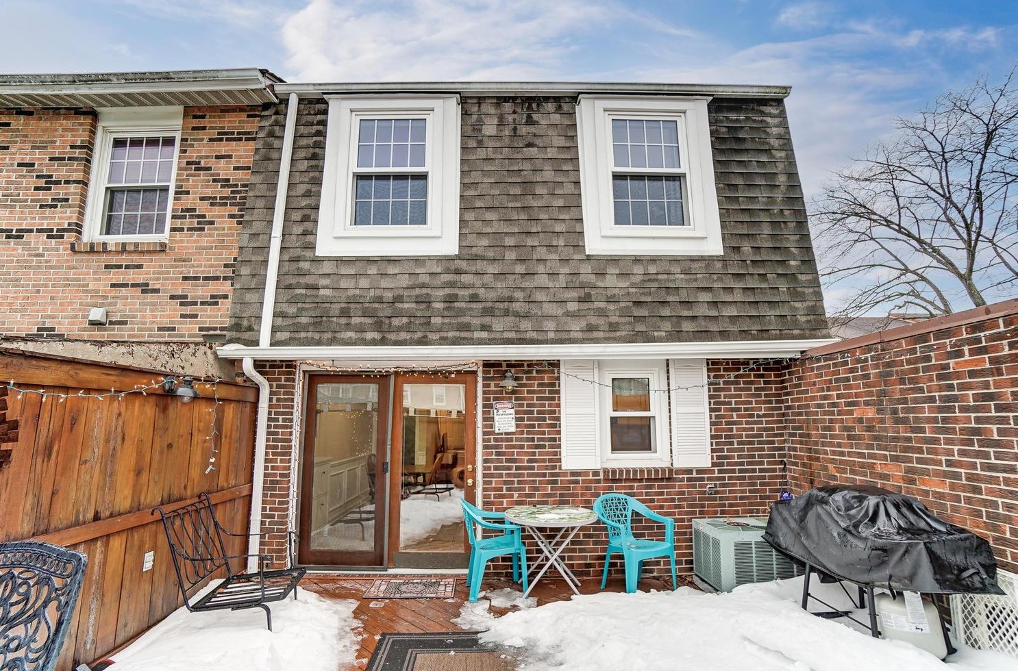 614 Dlyn St, Columbus OH 43228-2516 exterior