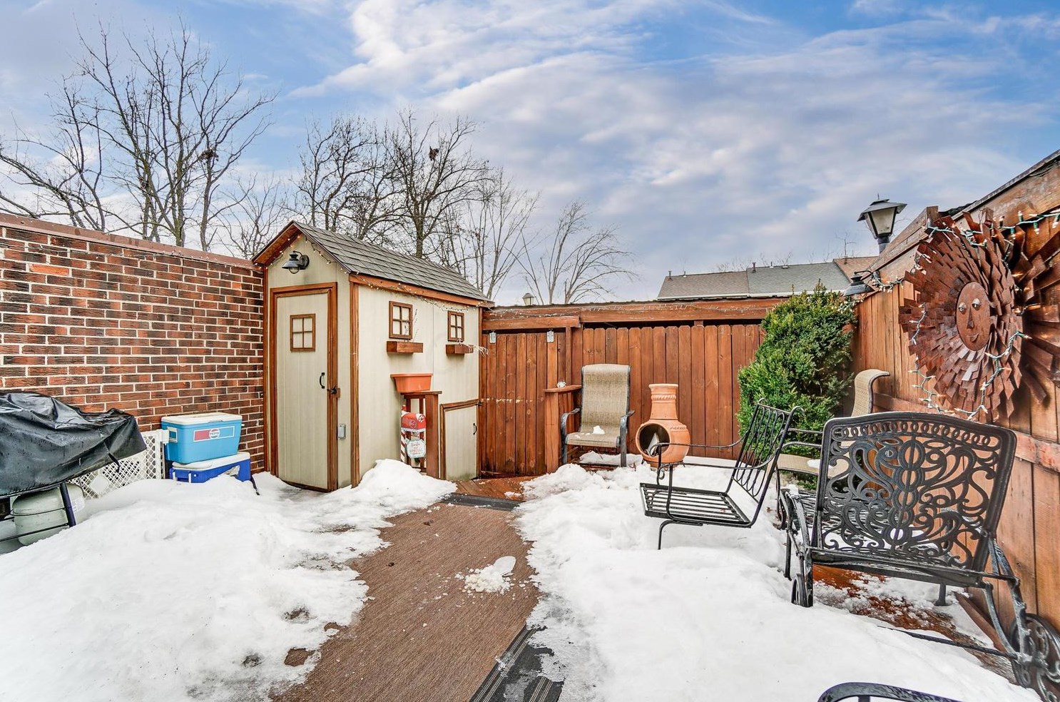 614 Dlyn St, Columbus OH 43228-2516 exterior