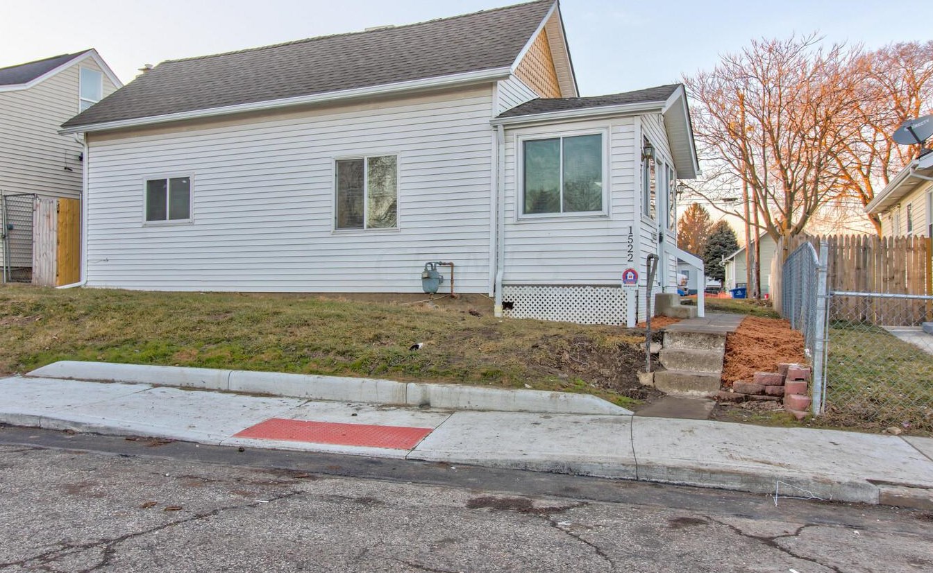 1522 Thomas Ave, Columbus OH 43223-1929 exterior