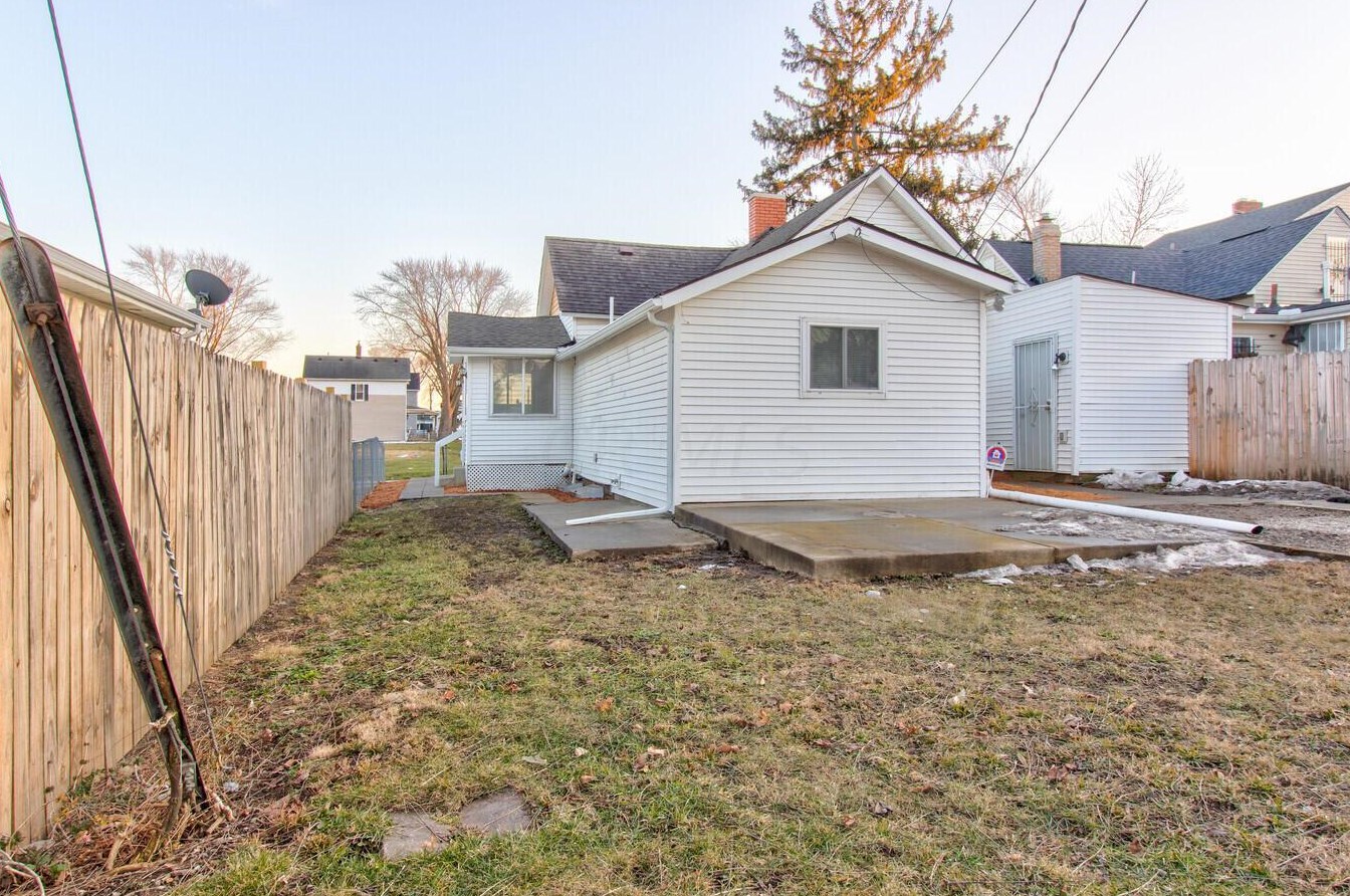 1522 Thomas Ave, Columbus OH 43223-1929 exterior