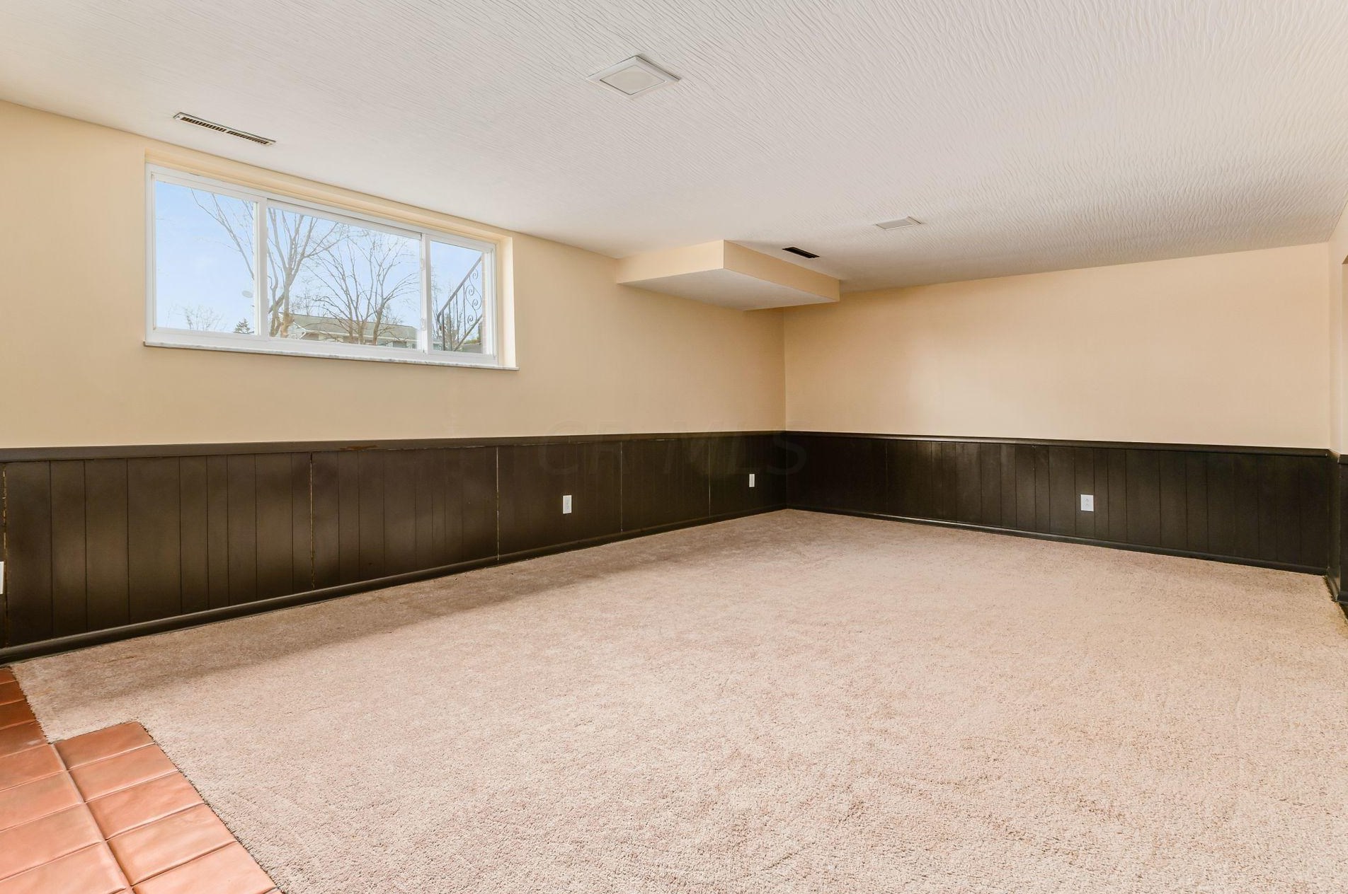 1491 Cottonwood Dr, Columbus OH 43229-4308 exterior