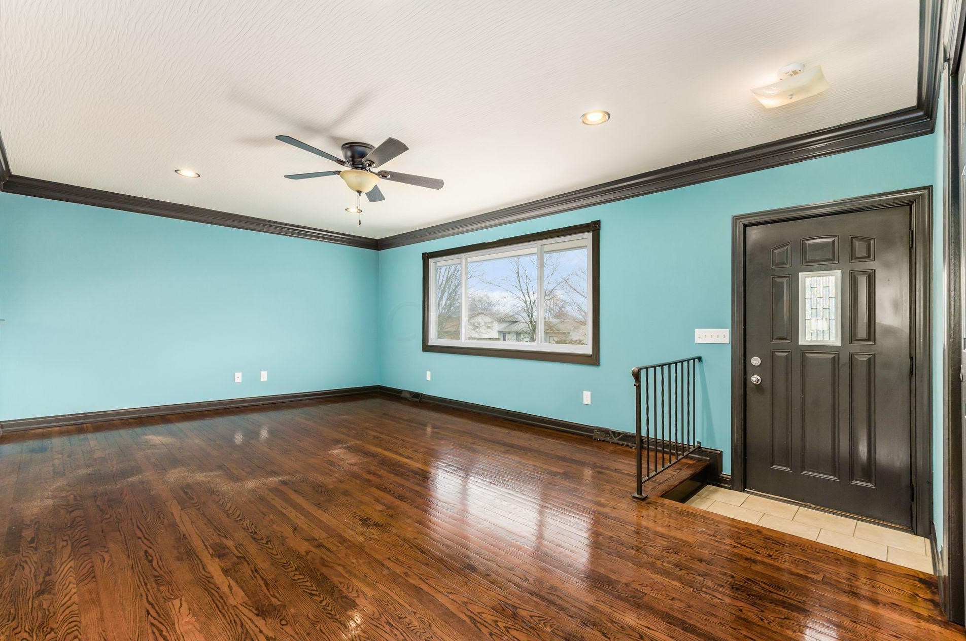 1491 Cottonwood Dr, Columbus OH 43229-4308 exterior