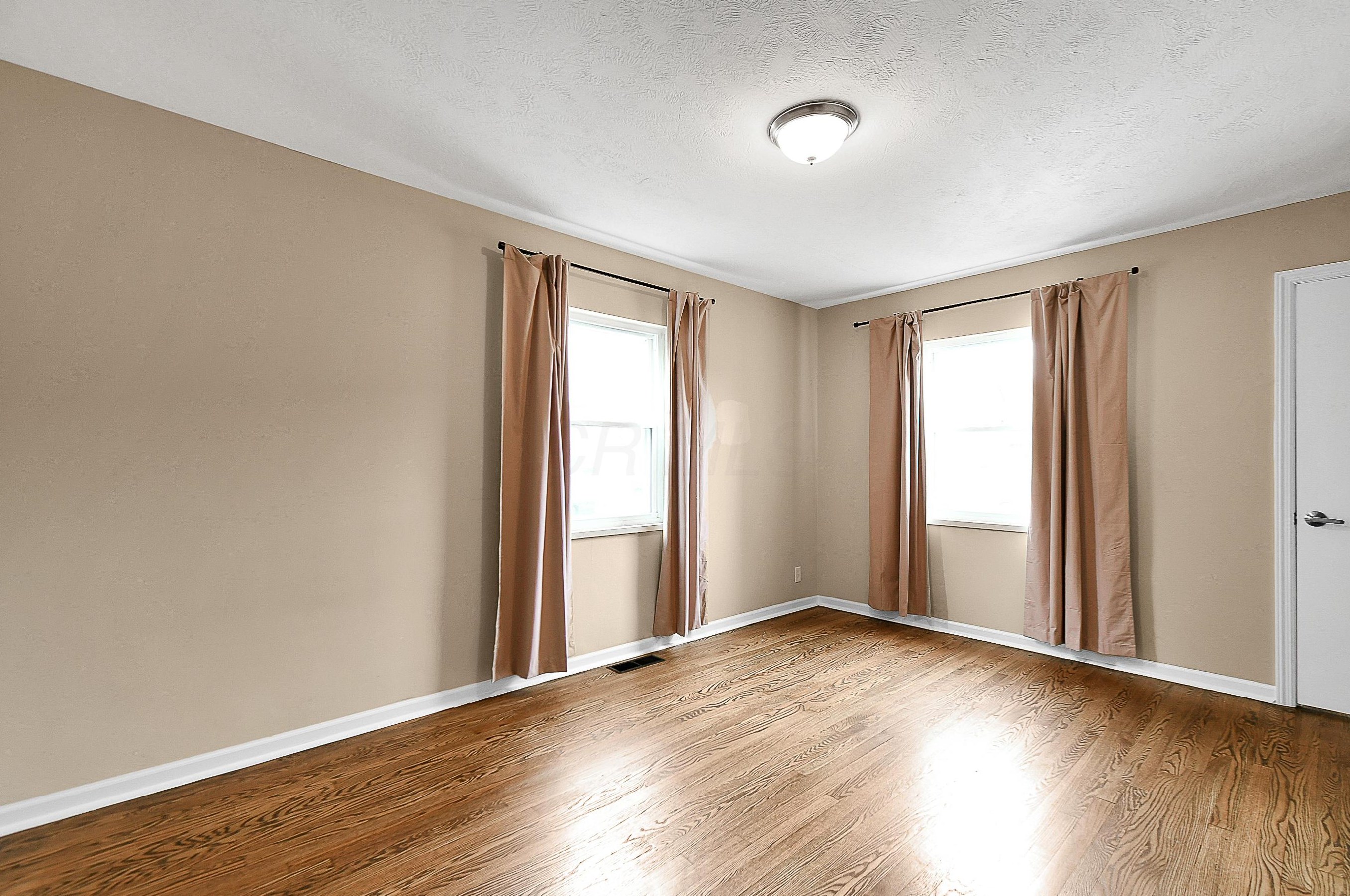 914 Chestershire Rd, Columbus OH 43204-2328 exterior