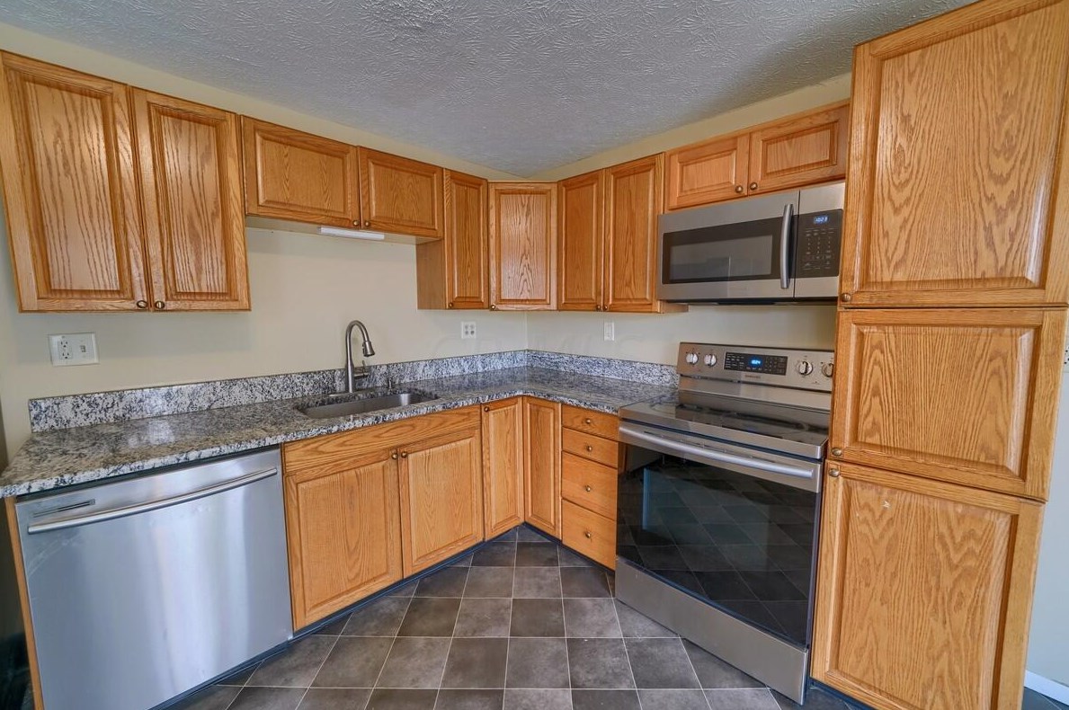 4496 Logwood Ln, Columbus OH 43228-3468 exterior