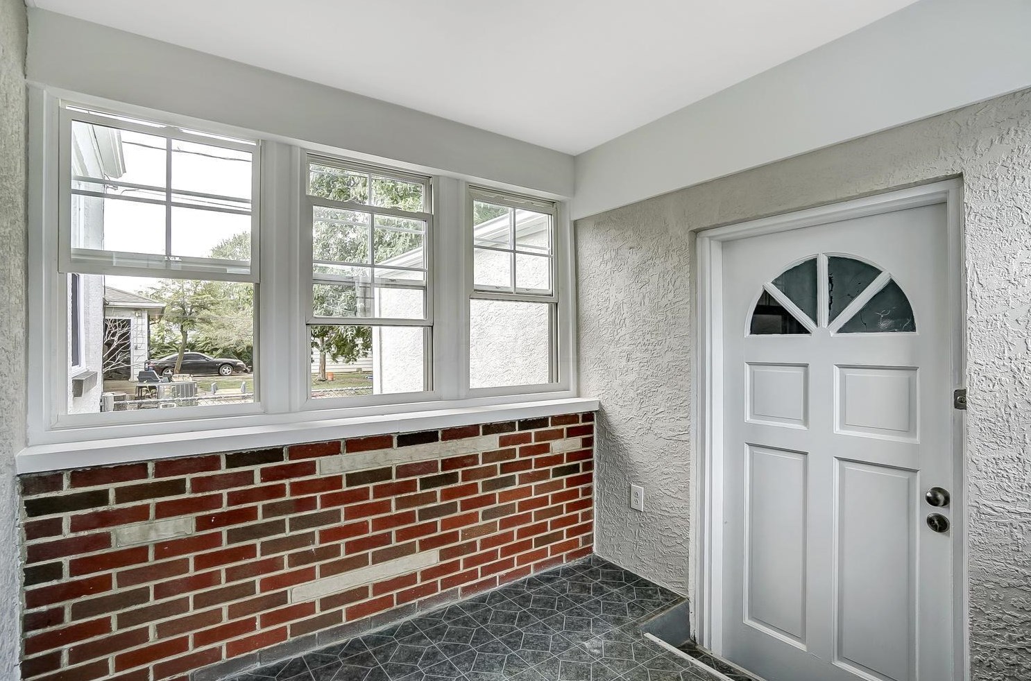 1576 Linwood Ave, Columbus OH 43207-1429 exterior