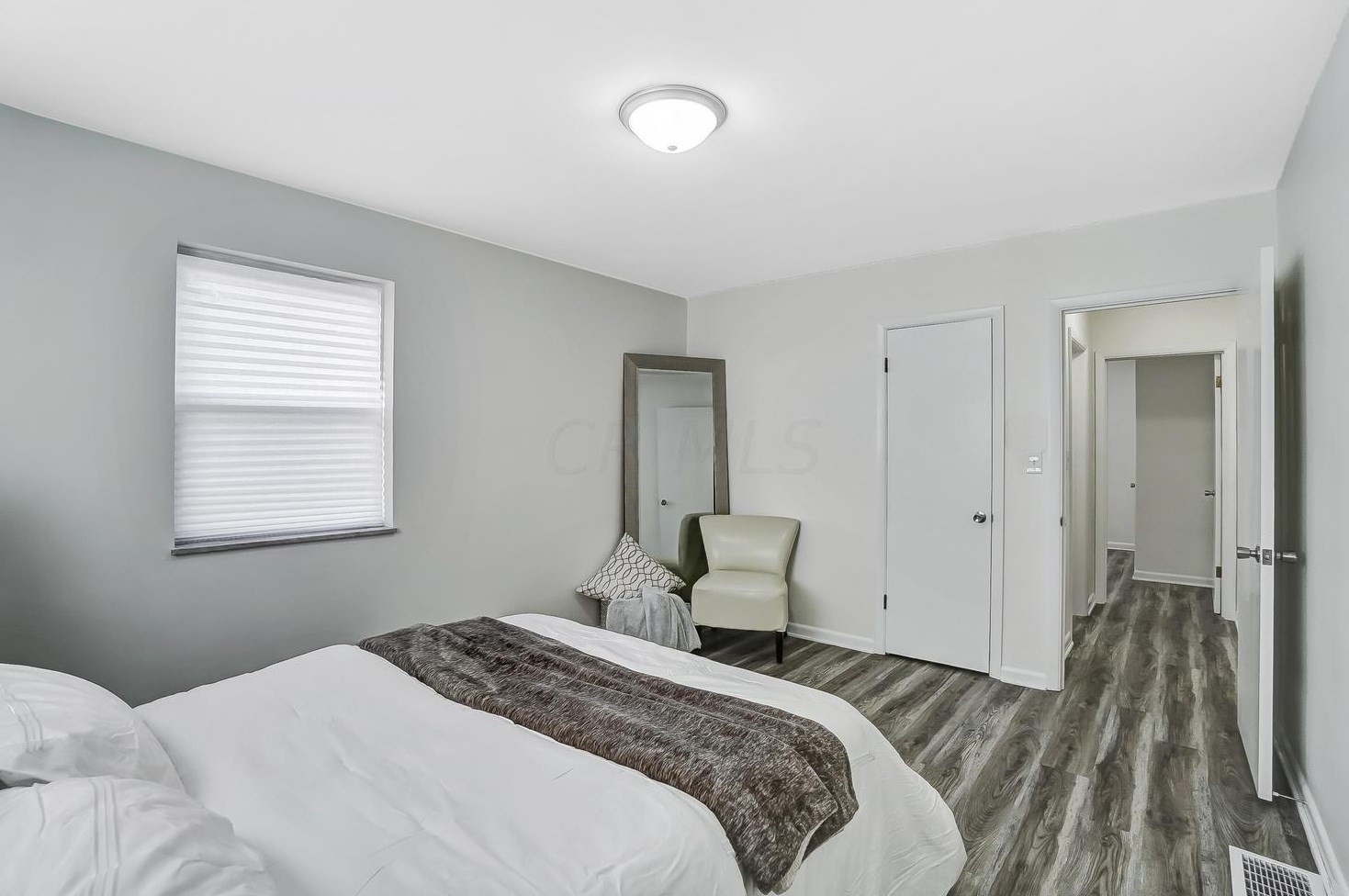 1576 Linwood Ave, Columbus OH 43207-1429 exterior