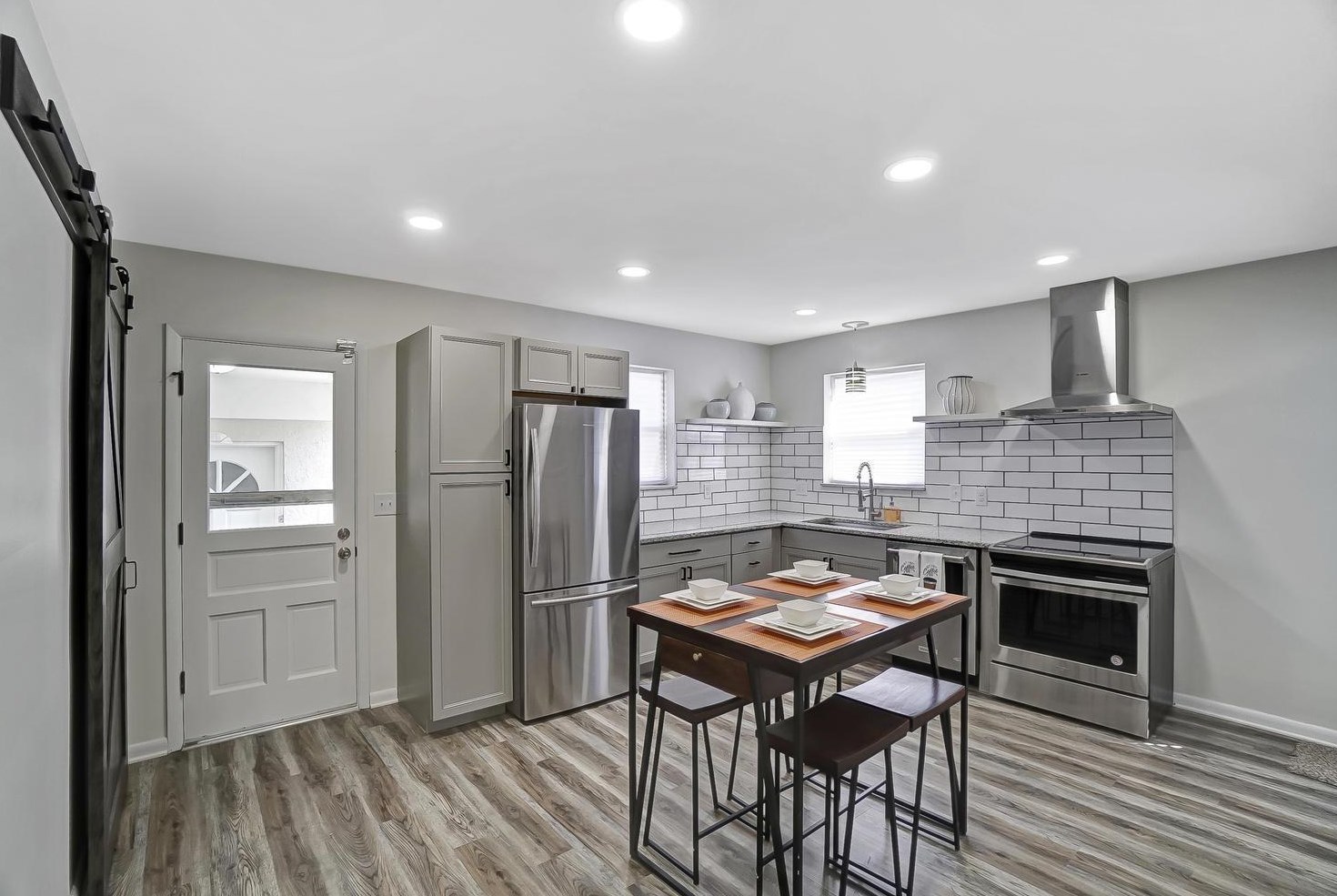 1576 Linwood Ave, Columbus OH 43207-1429 exterior