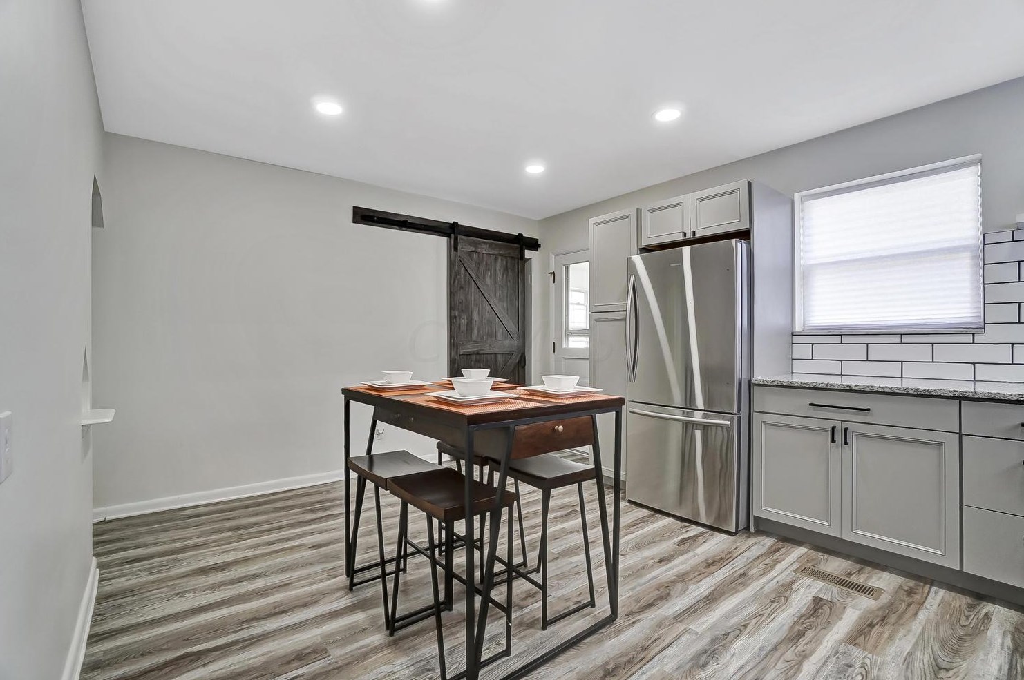 1576 Linwood Ave, Columbus OH 43207-1429 exterior