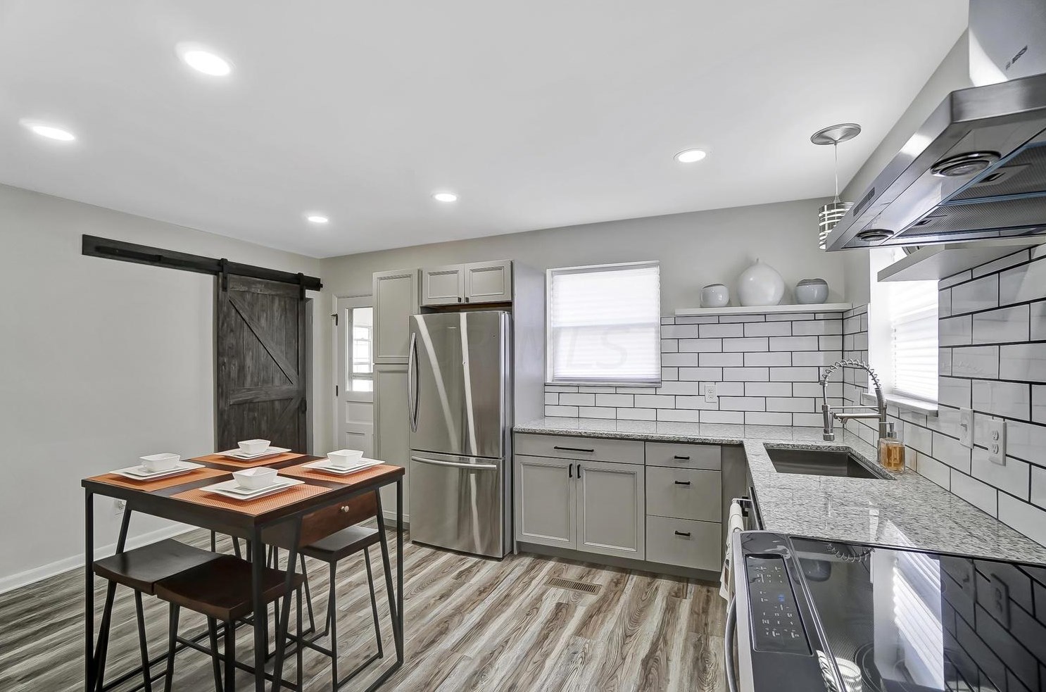 1576 Linwood Ave, Columbus OH 43207-1429 exterior