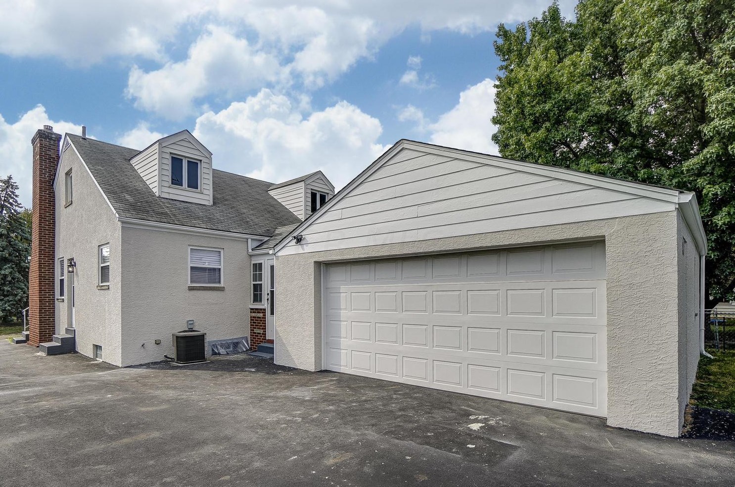 1576 Linwood Ave, Columbus OH 43207-1429 exterior