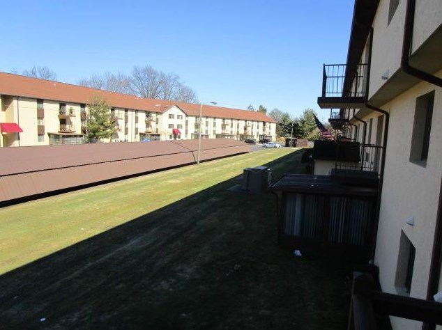 3941 Karl Rd, Columbus OH  43224-5200 exterior