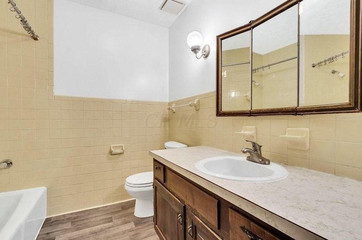 946 Roosevelt Ave, Columbus OH 43209-7507 exterior