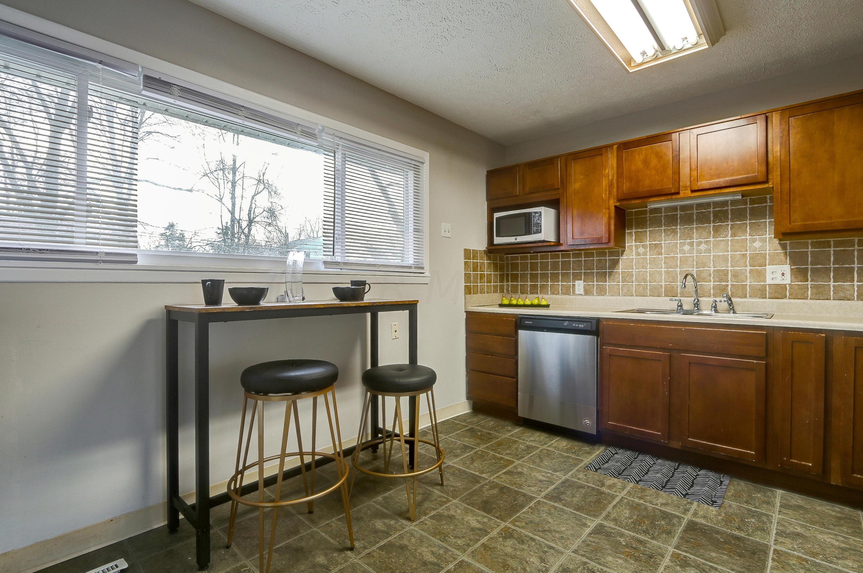 1450 Blaine Dr, Columbus OH exterior