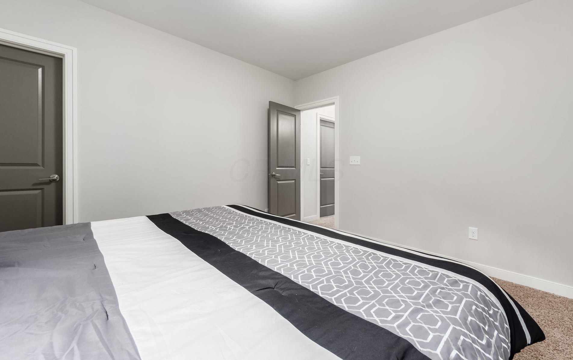 1355 Grant Ave, Columbus OH 43201-2512 exterior