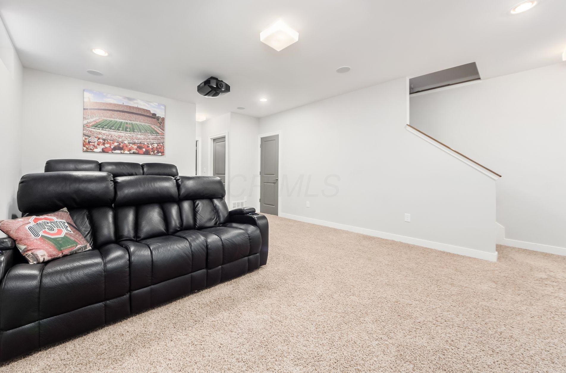 1355 Grant Ave, Columbus OH 43201-2512 exterior