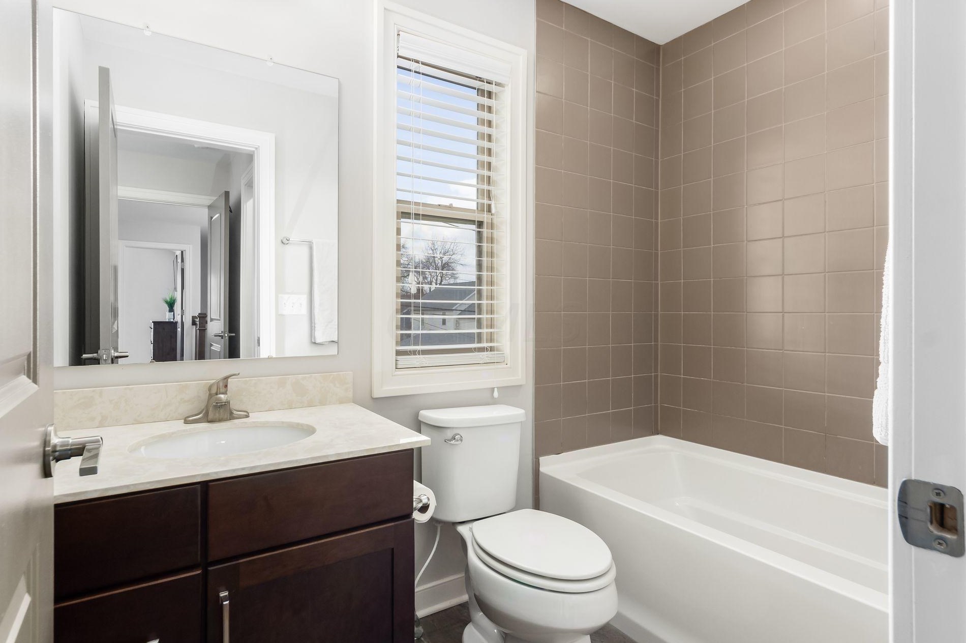 1355 Grant Ave, Columbus OH 43201-2512 exterior