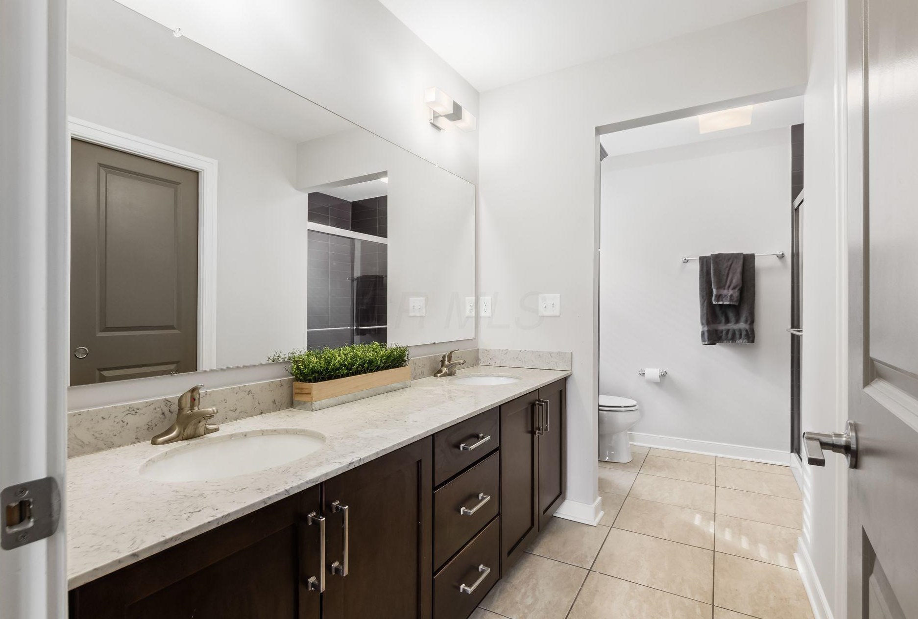 1355 Grant Ave, Columbus OH 43201-2512 exterior