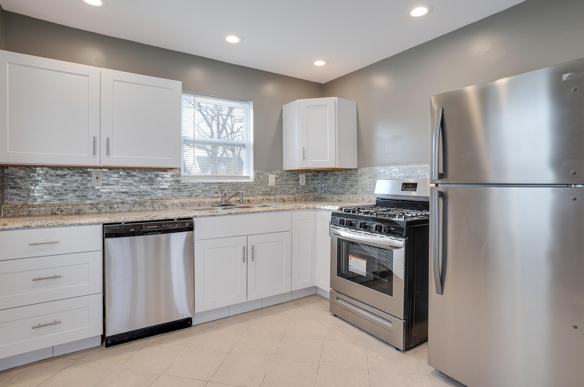 277 Hague Ave, Columbus OH 43204-2614 exterior