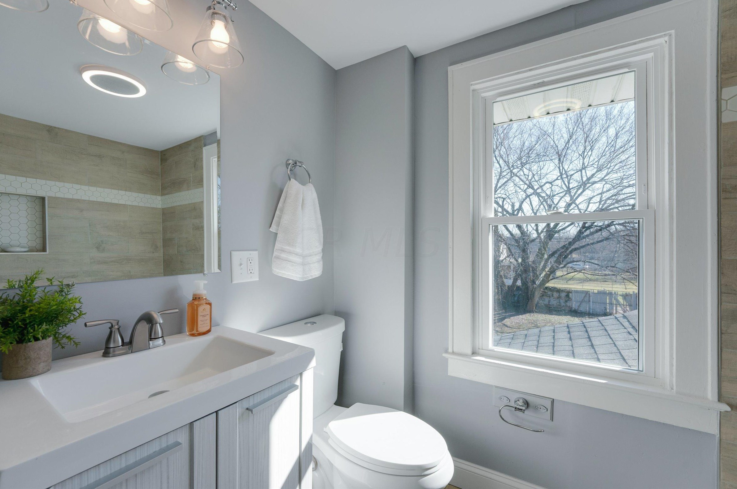 1004 Bulen Ave, Columbus OH 43206-1808 exterior