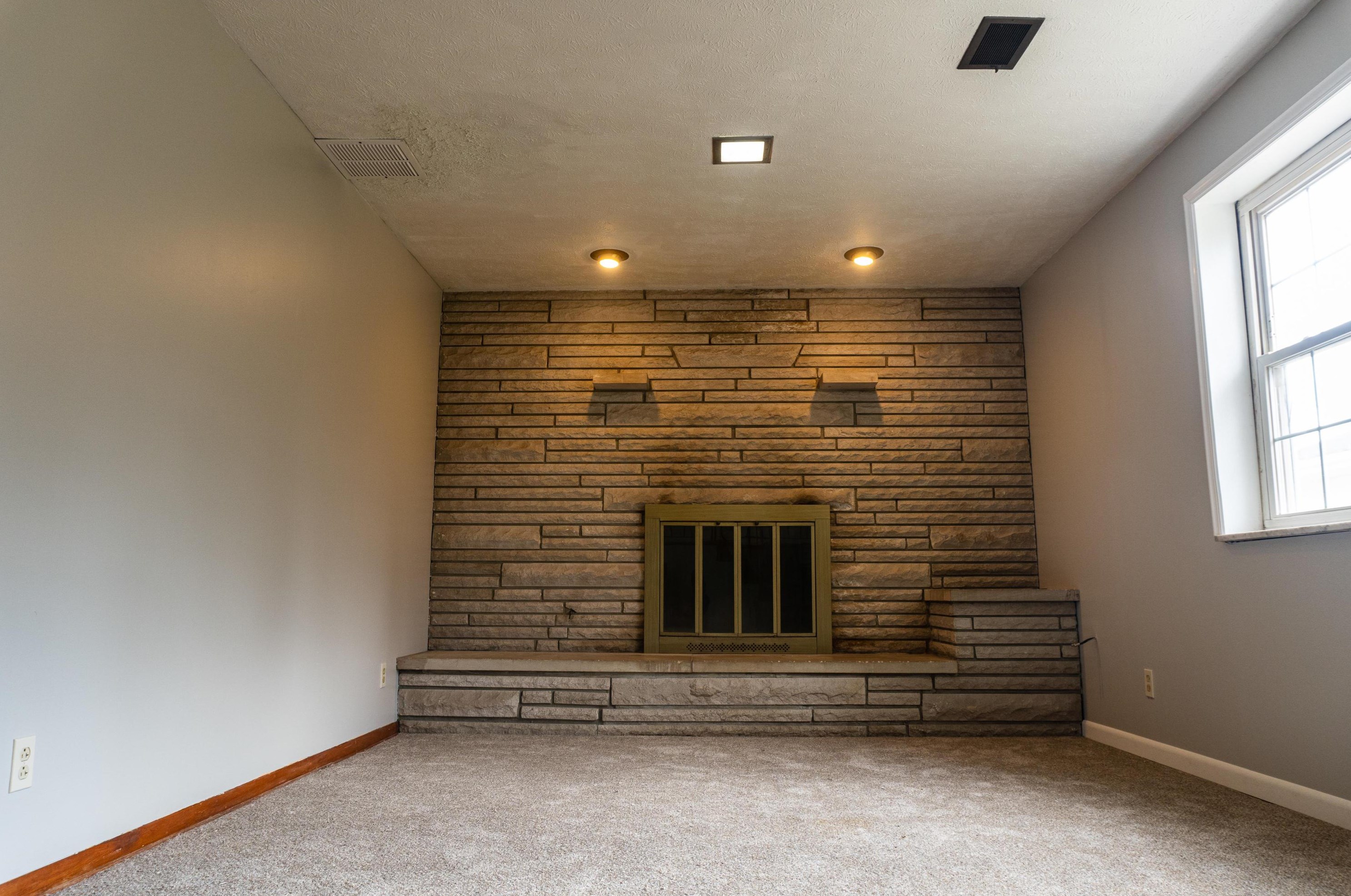 1781 Lattimer Dr, Columbus OH 43227-2570 exterior