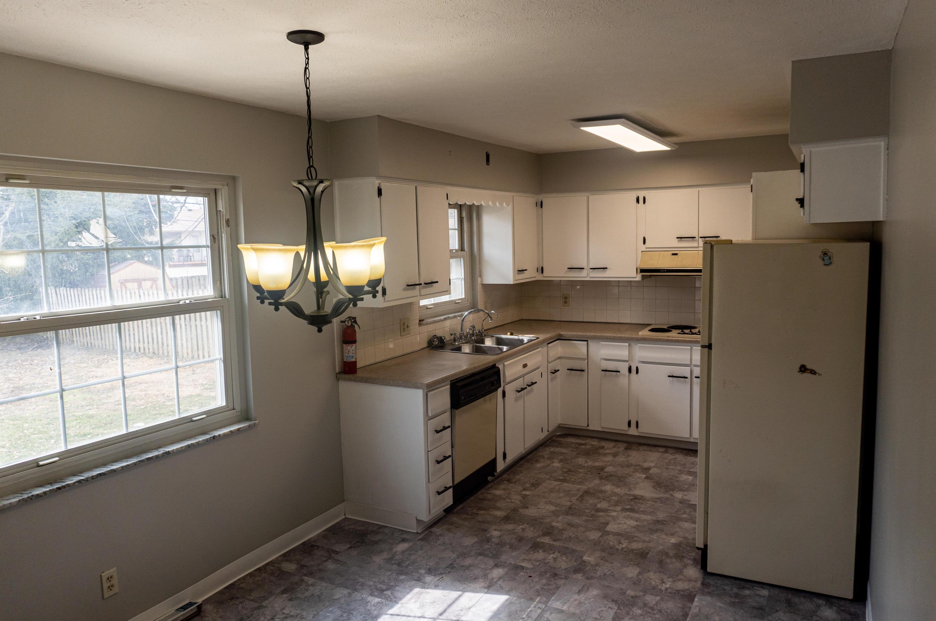 1781 Lattimer Dr, Columbus OH 43227-2570 exterior