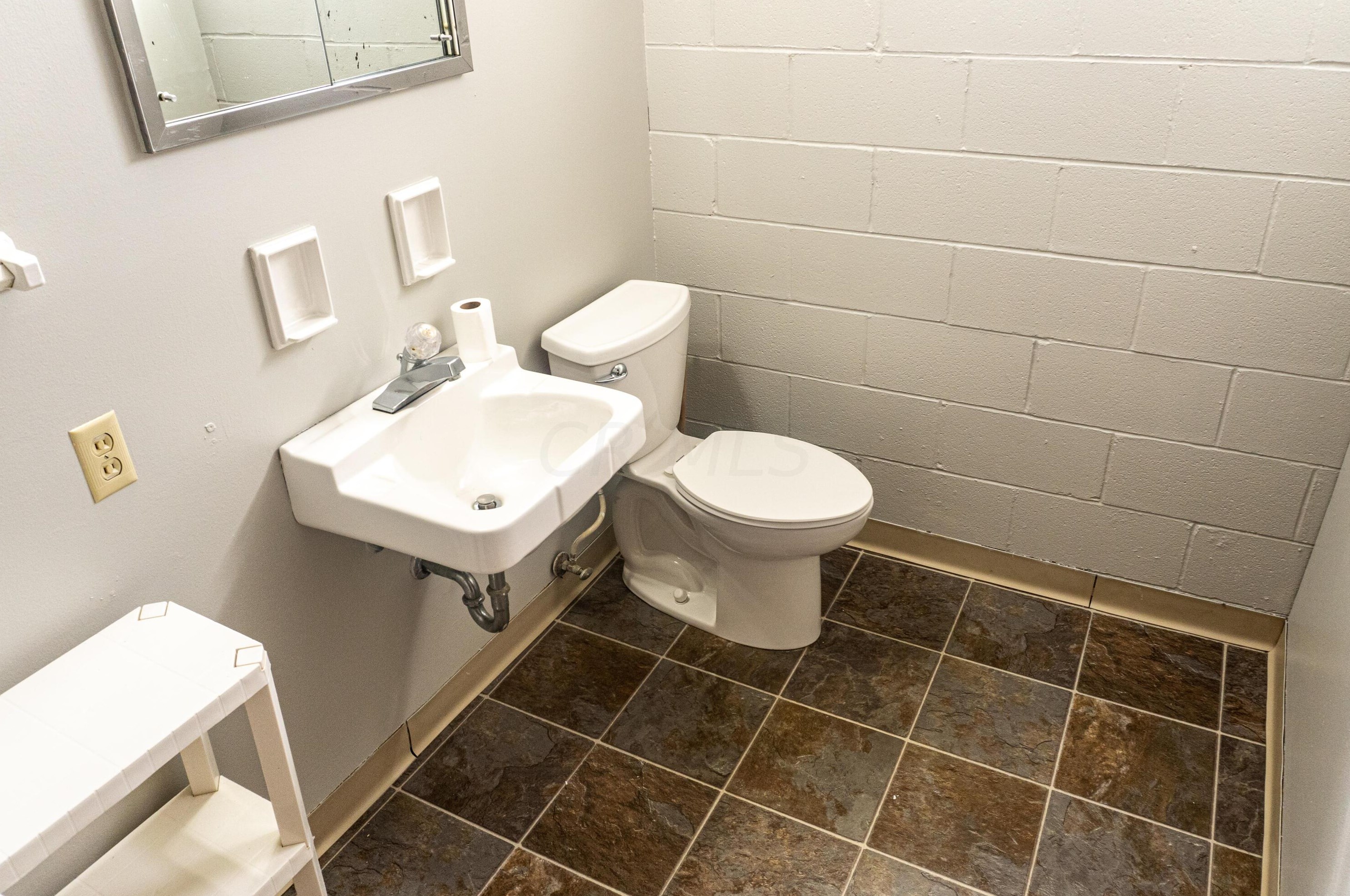 1781 Lattimer Dr, Columbus OH 43227-2570 exterior