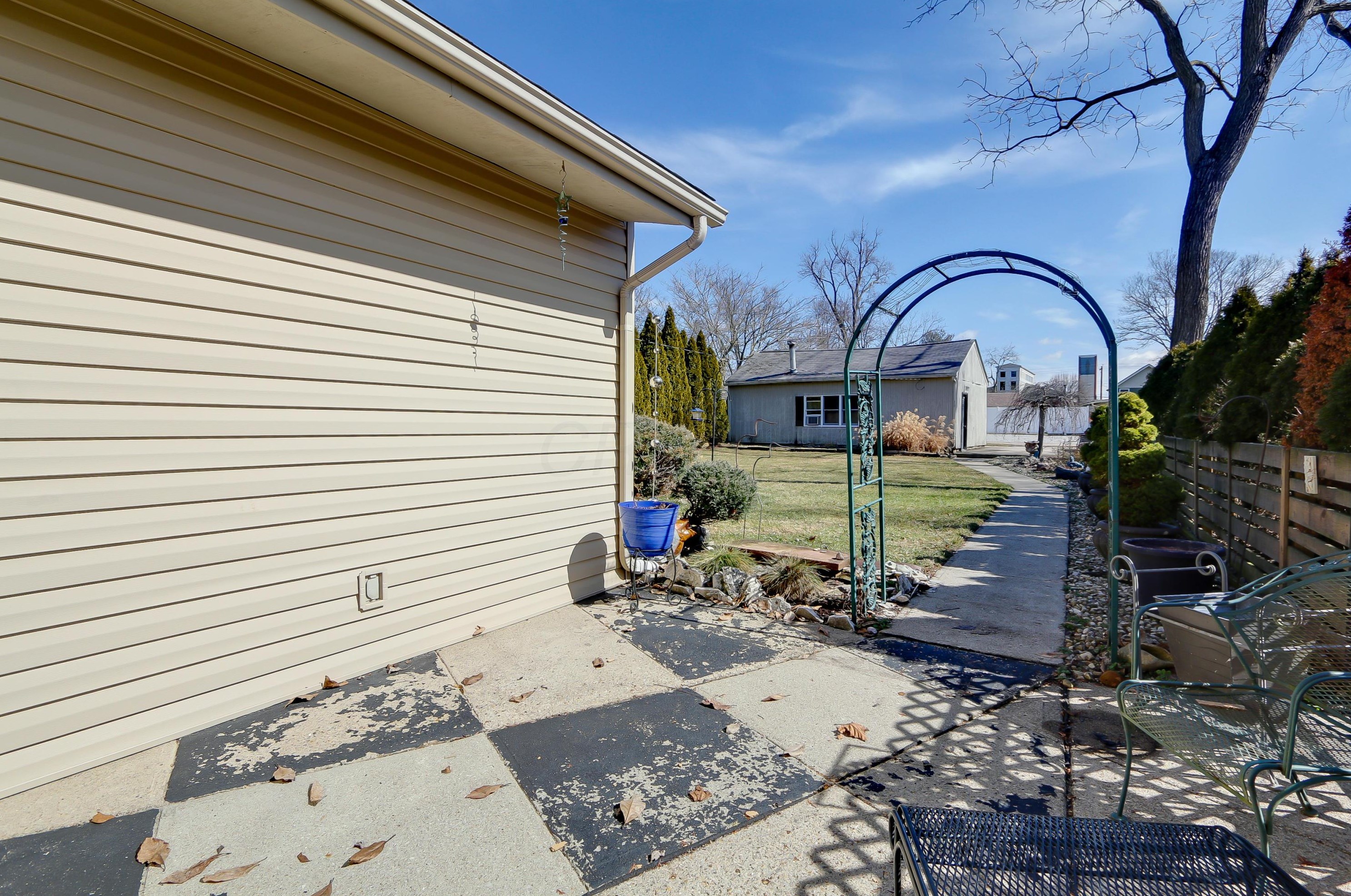 6206 Hutchinson St, Columbus OH 43085-2800 exterior