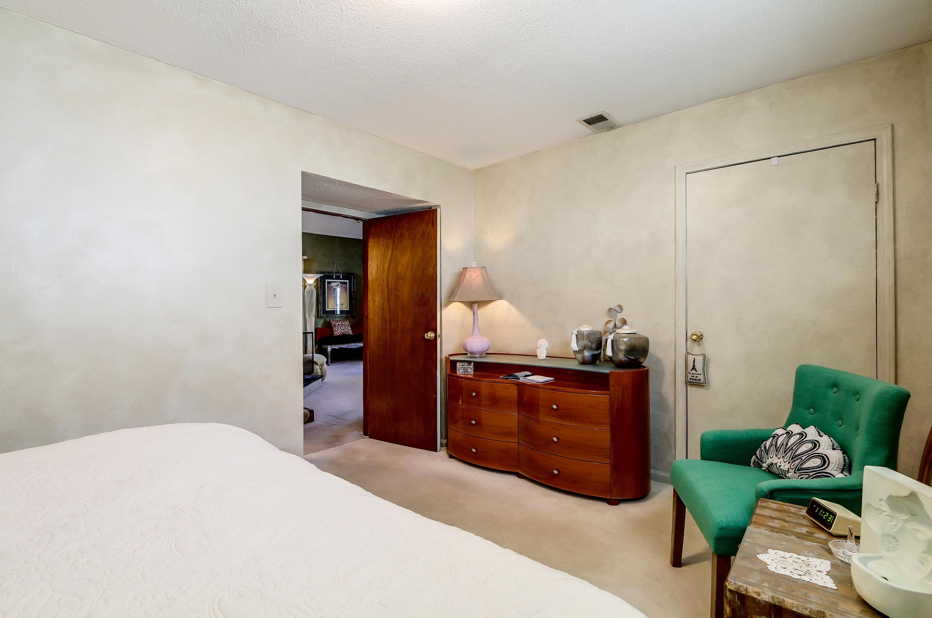 6206 Hutchinson St, Columbus OH 43085-2800 exterior