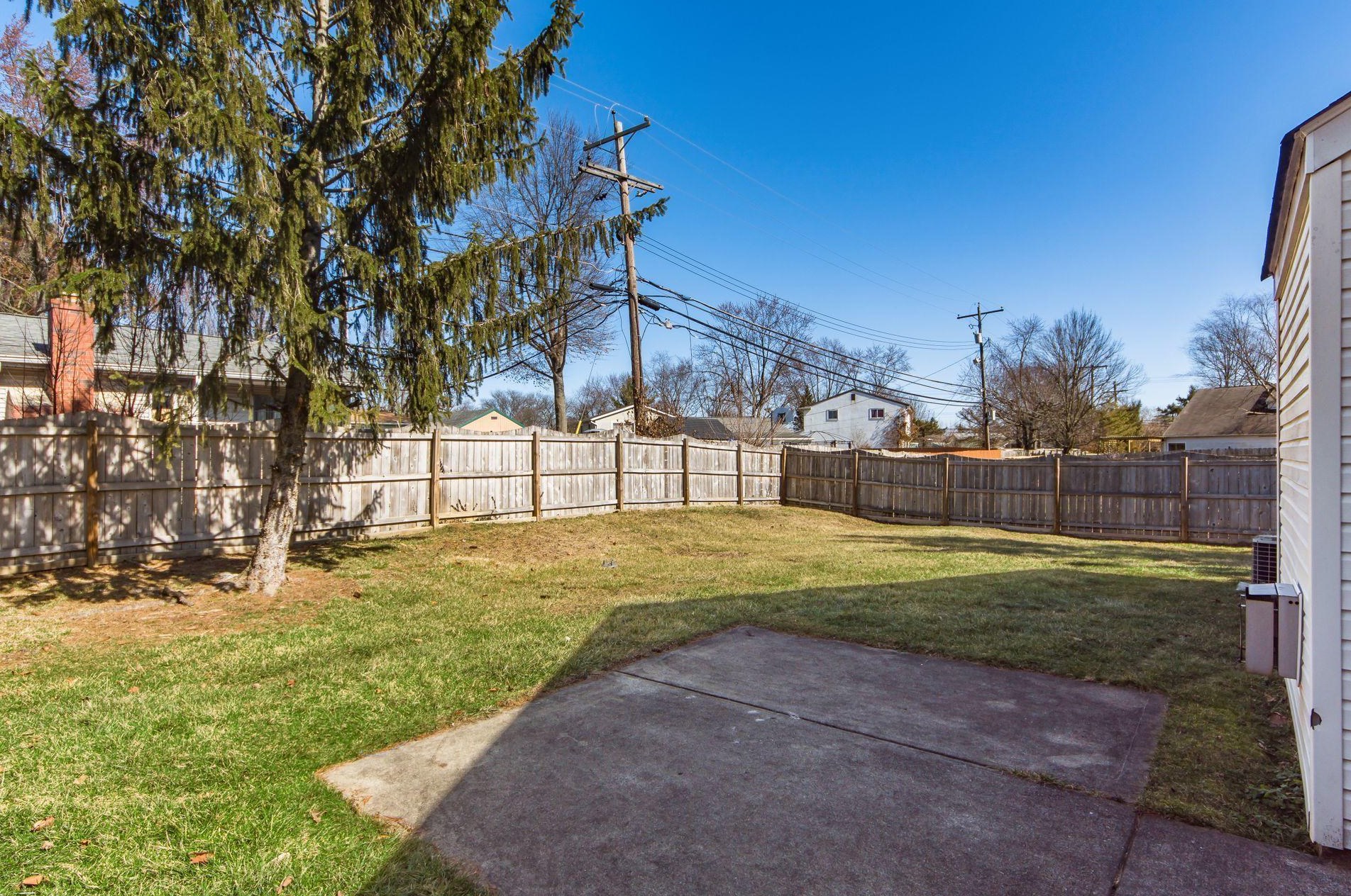 2272 Northtowne Pl, Columbus OH 43229-6690 exterior