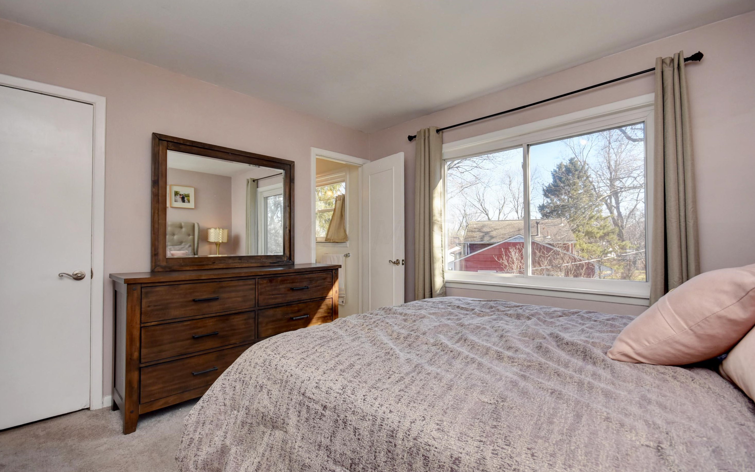 975 Caniff Rd, Columbus OH 43221-1677 exterior